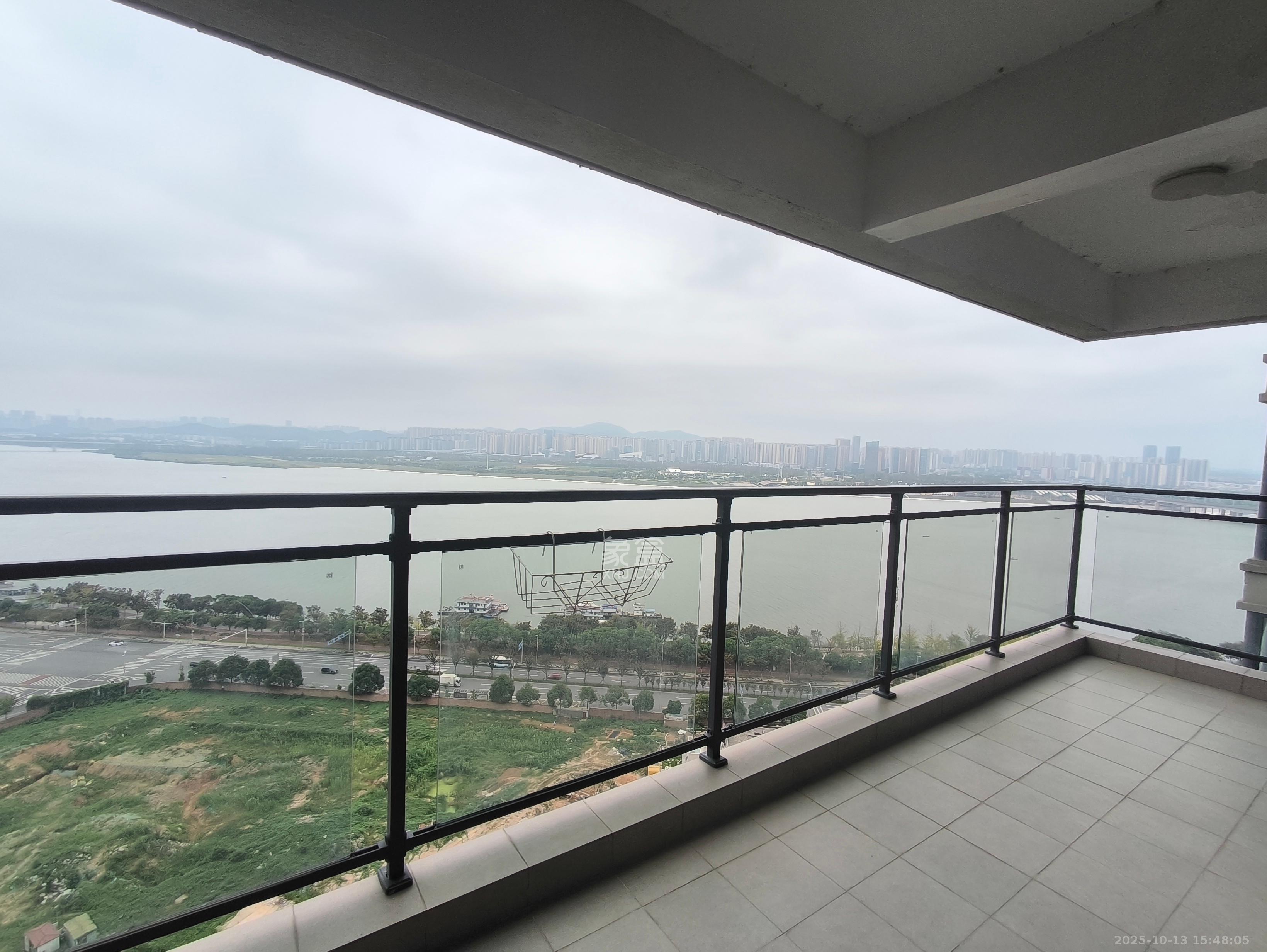 长沙万境潇湘 3室2厅2卫 2800.0元/月 长沙万境潇湘 3室2厅2卫 2800.0元/月室内图