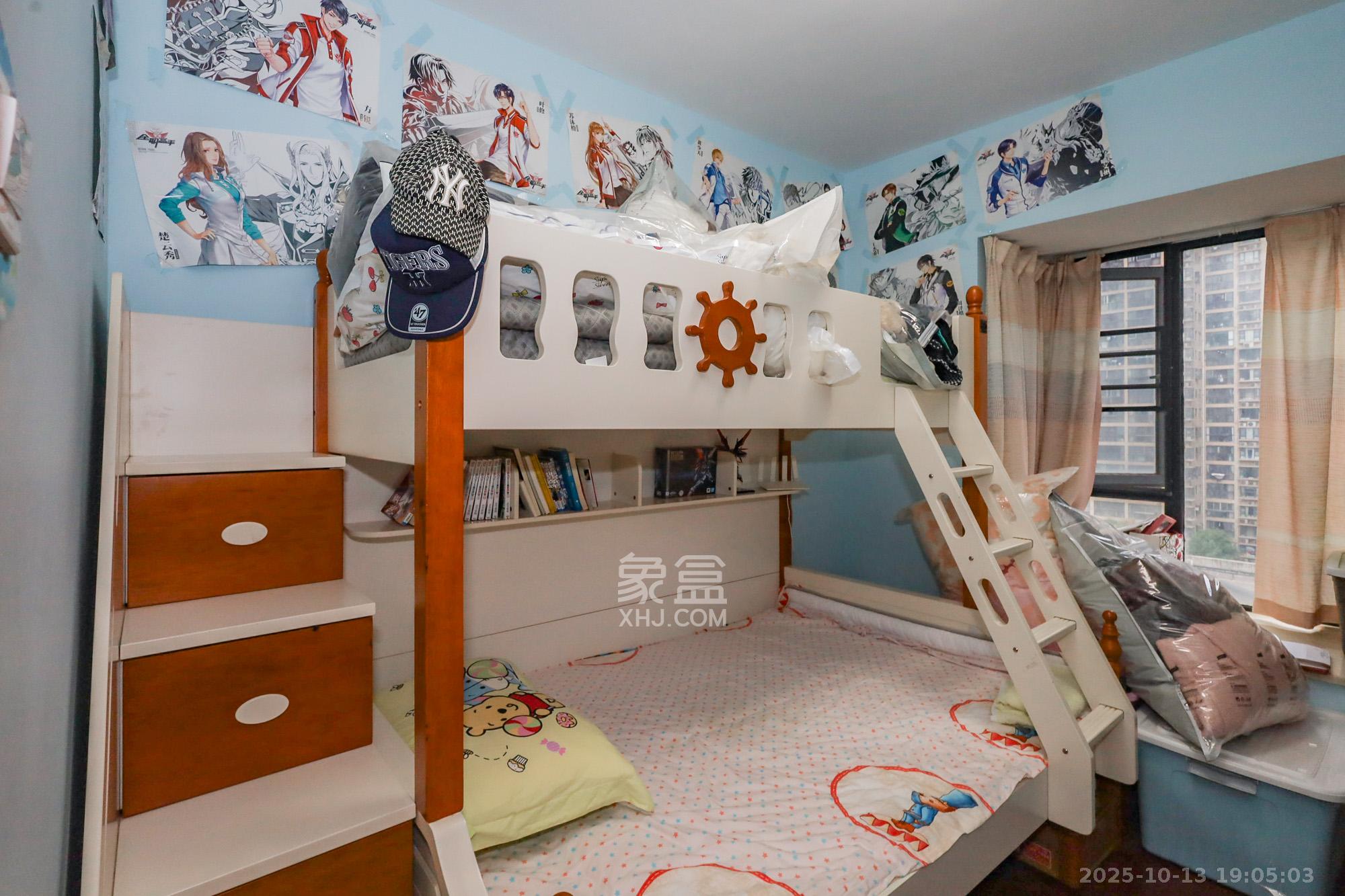 钰龙天下一期  3室2厅2卫    240.0万卧室