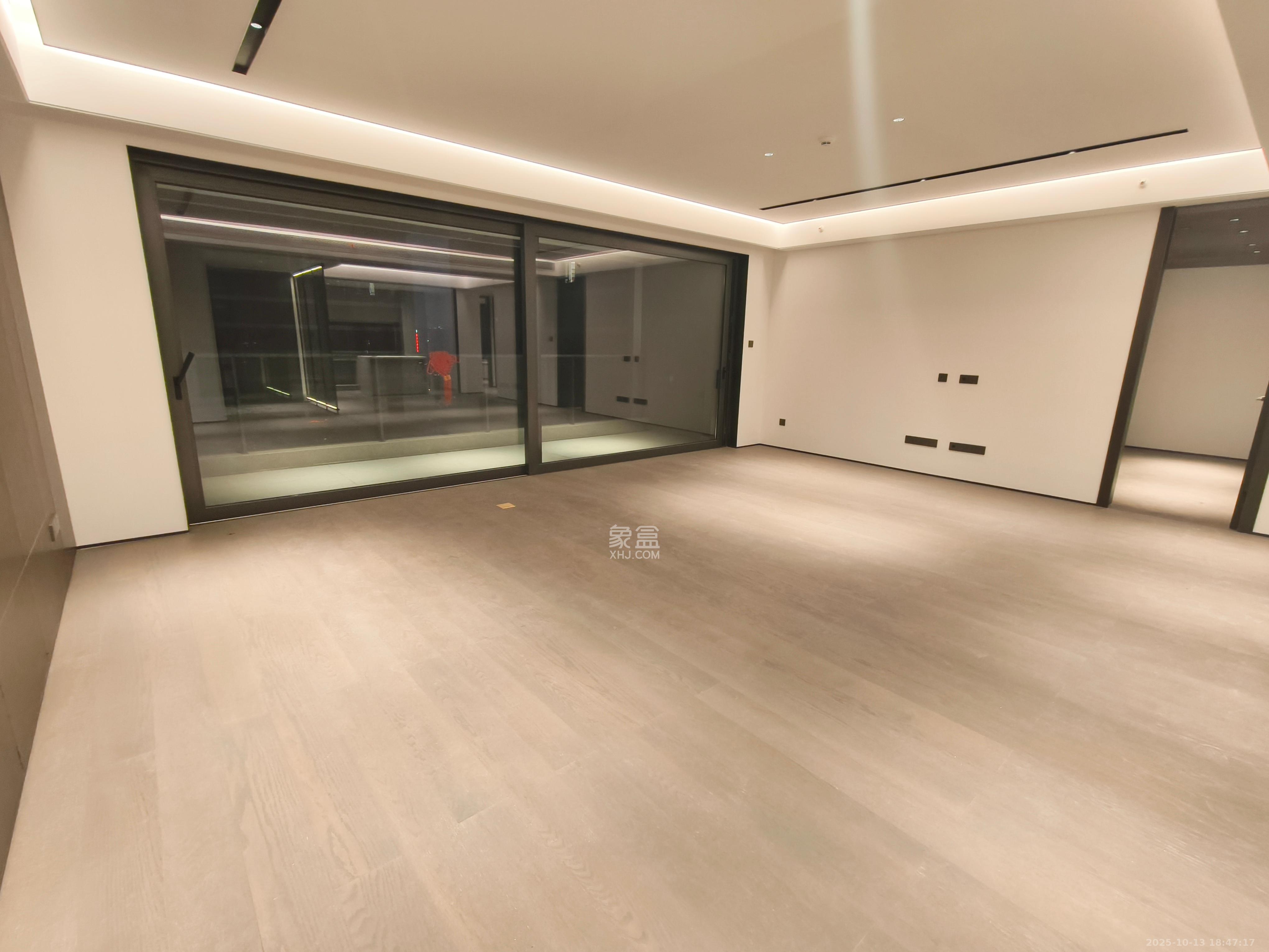 万科瑧湾汇  5室2厅3卫    15000.0元/月 万科瑧湾汇  5室2厅3卫    15000.0元/月室内图