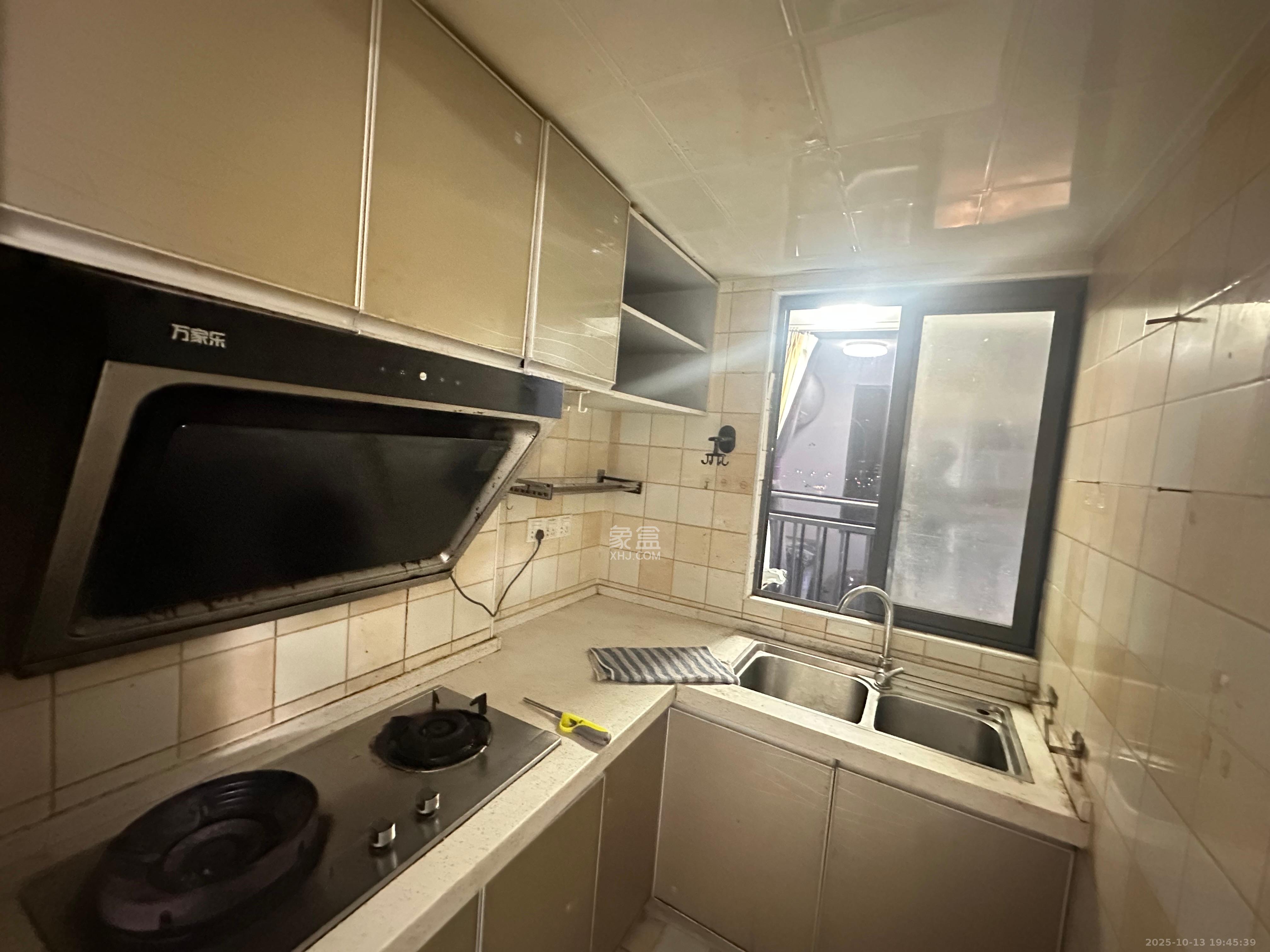 达美溪湖湾  3室1厅2卫    1900.0元/月室内图