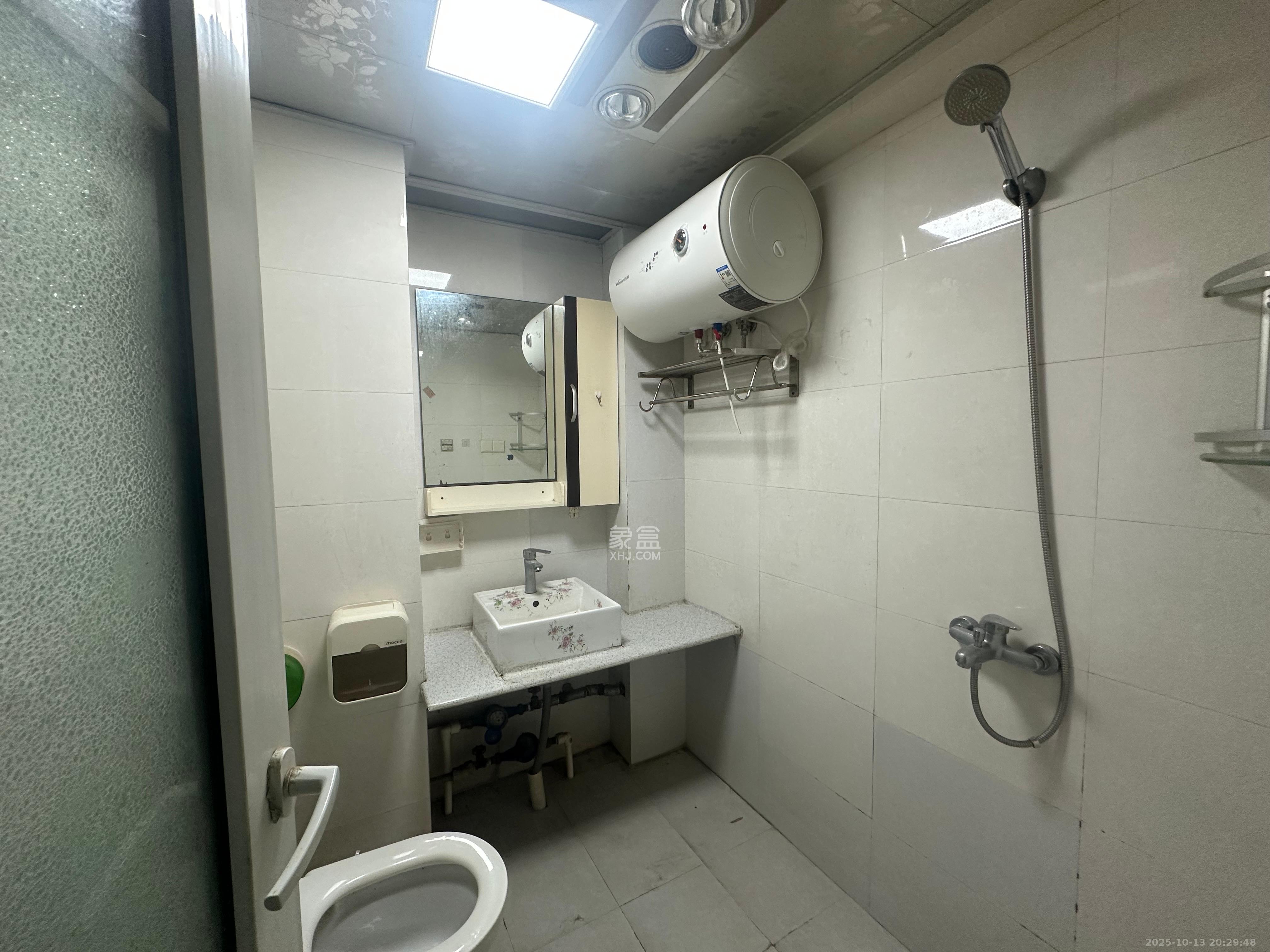 红旗区三片 1室0厅0卫 1500.0元/月 红旗区三片 1室0厅0卫 1500.0元/月室内图