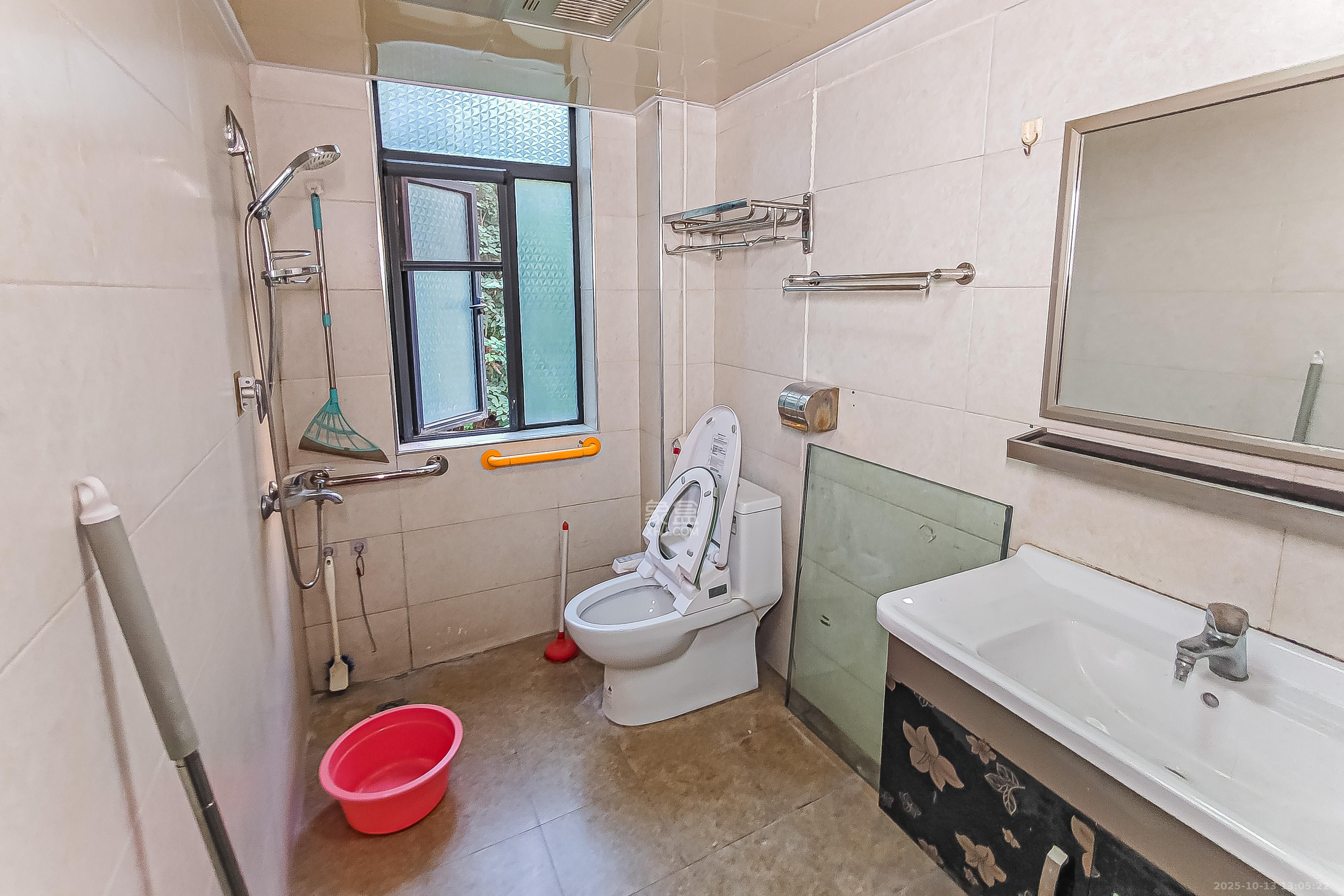 星城书香苑(星城书院) 3室2厅1卫 112.0万 星城书香苑(星城书院) 3室2厅1卫 112.0万卫生间