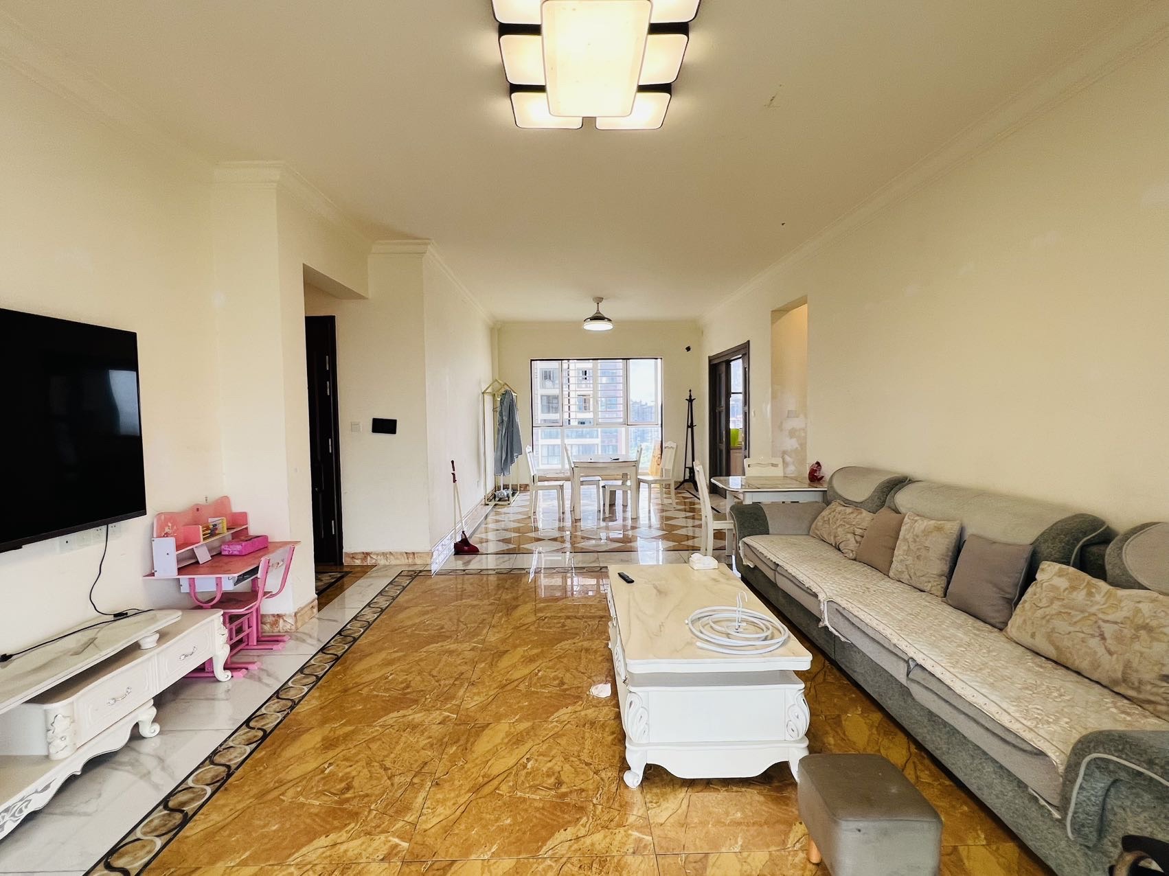 碧桂园 4室2厅2卫 92.8万 碧桂园 4室2厅2卫 92.8万客厅