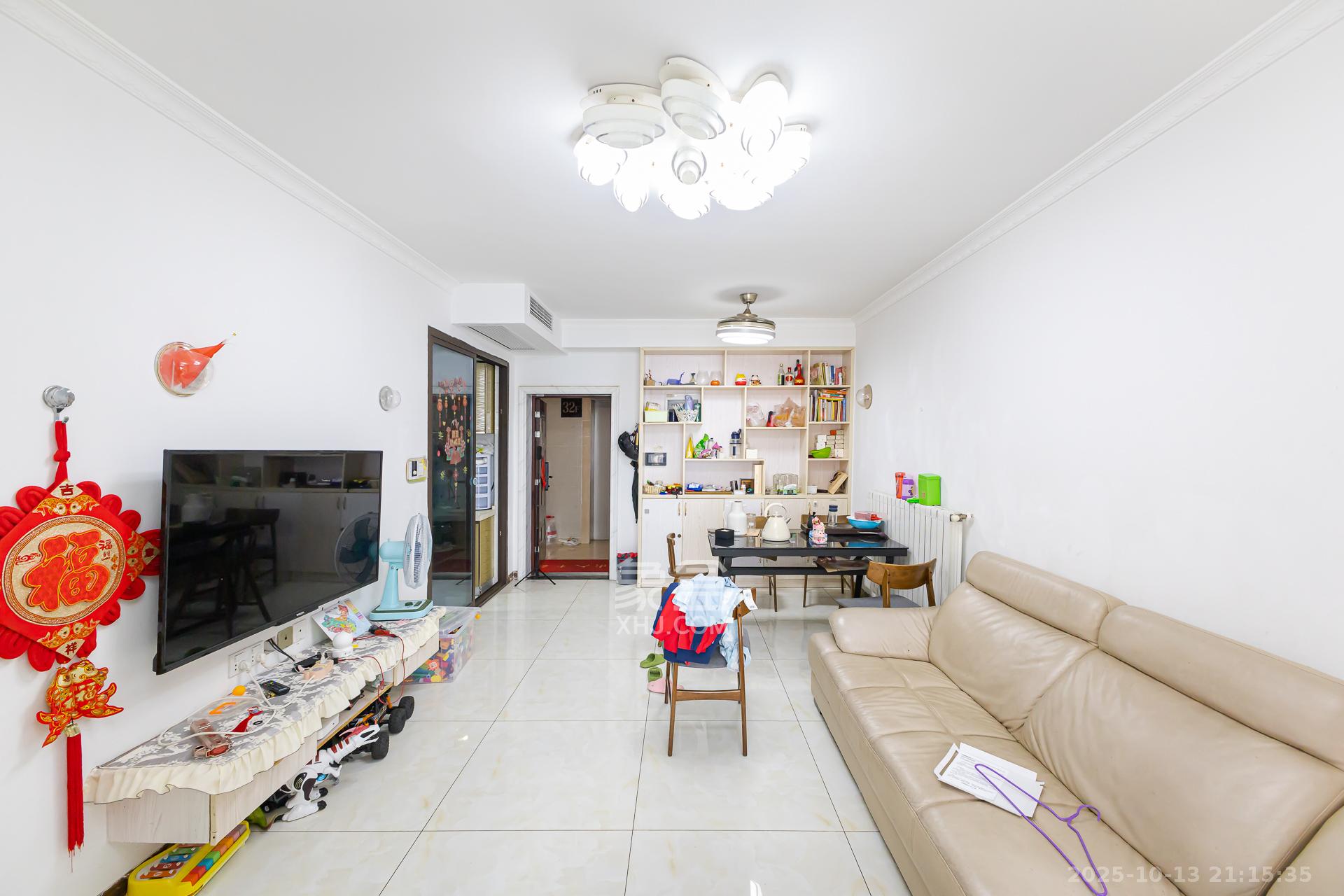 龙湖湘风原著(龙湖湘风星城) 3室2厅1卫 65.0万 龙湖湘风原著(龙湖湘风星城) 3室2厅1卫 65.0万客厅