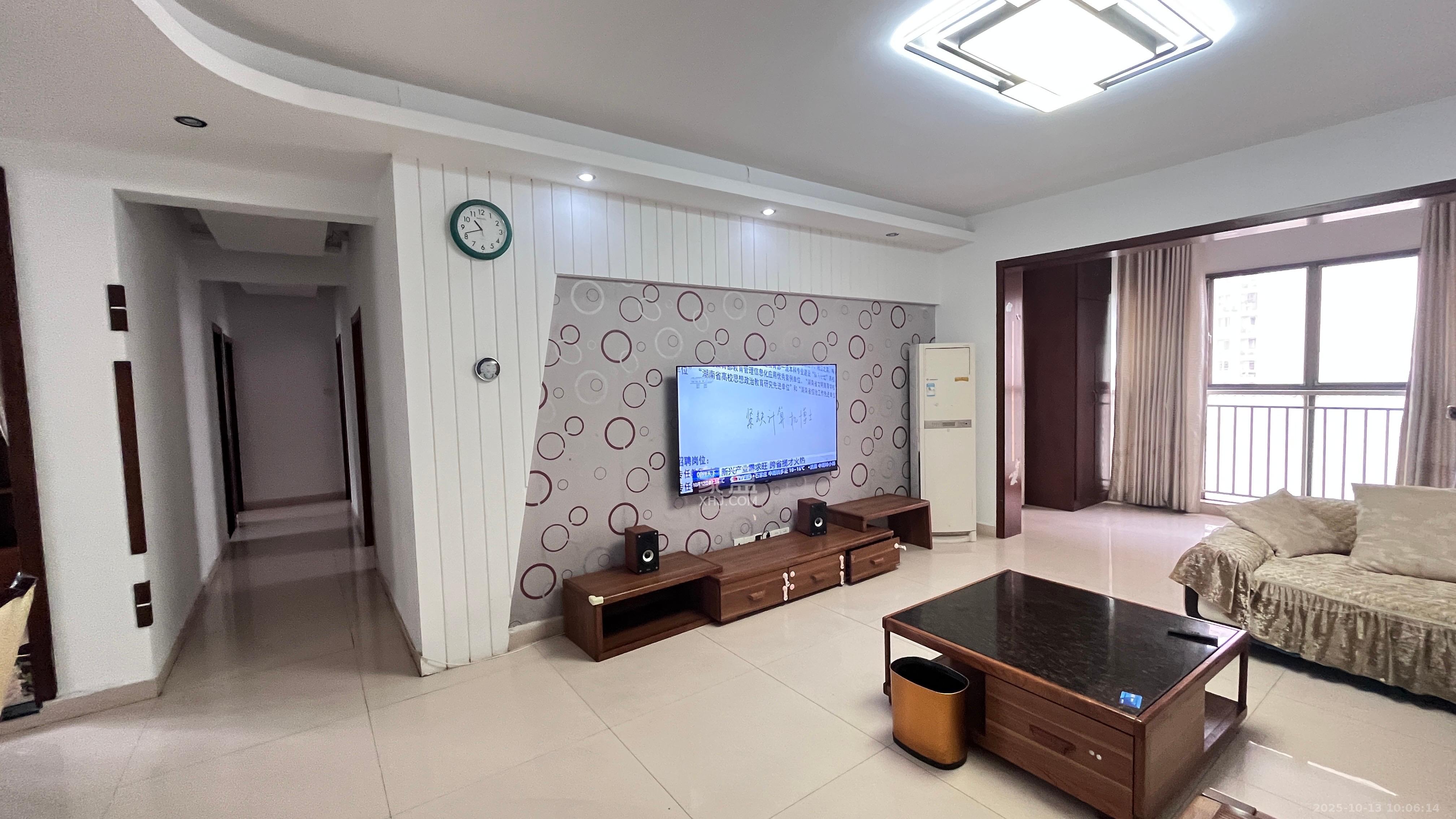 卓越蔚蓝海岸二期  3室2厅2卫    3500.0元/月