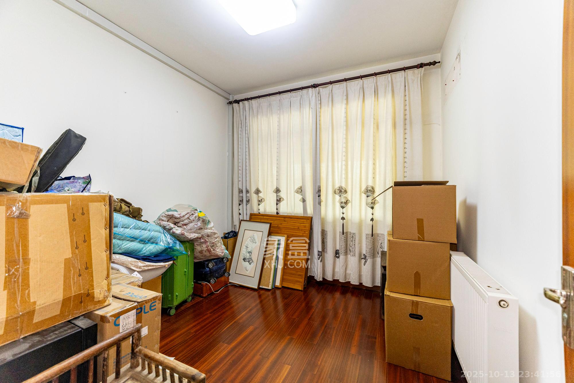 圣爵菲斯  4室2厅2卫    98.0万卧室