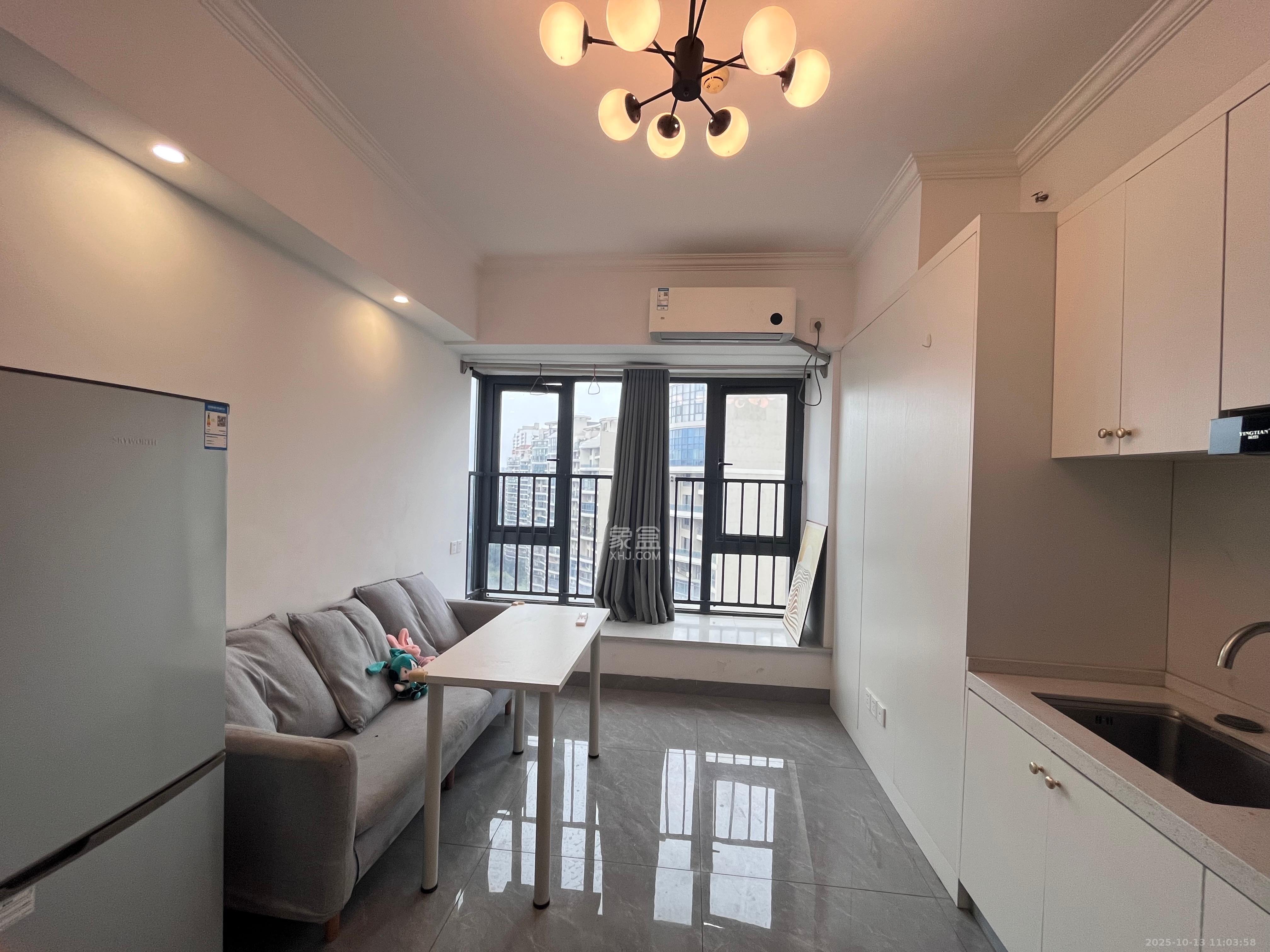 复地星光天地  2室1厅1卫    2400.0元/月