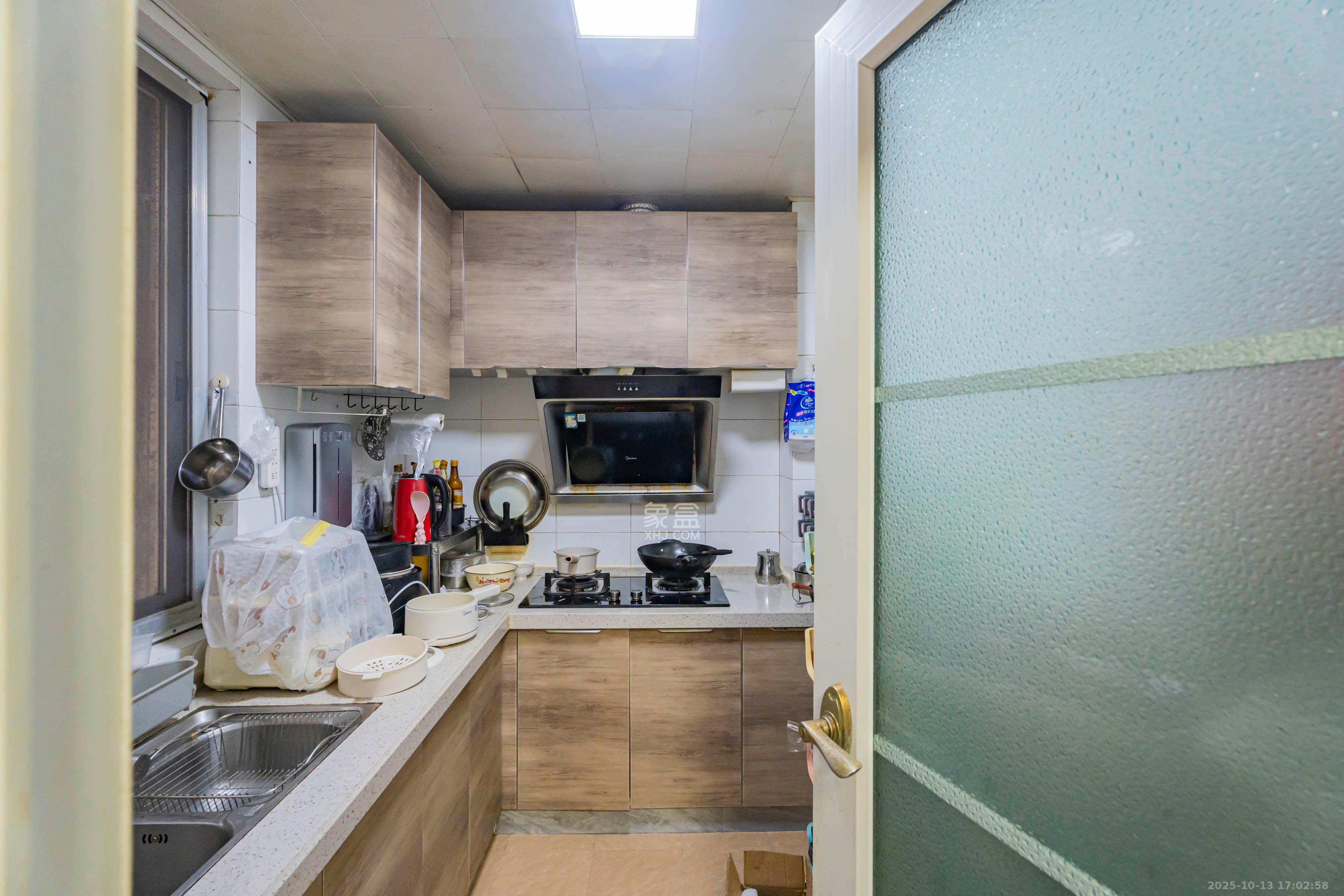 海东青大厦  4室2厅1卫    160.0万 海东青大厦  4室2厅1卫    160.0万厨房