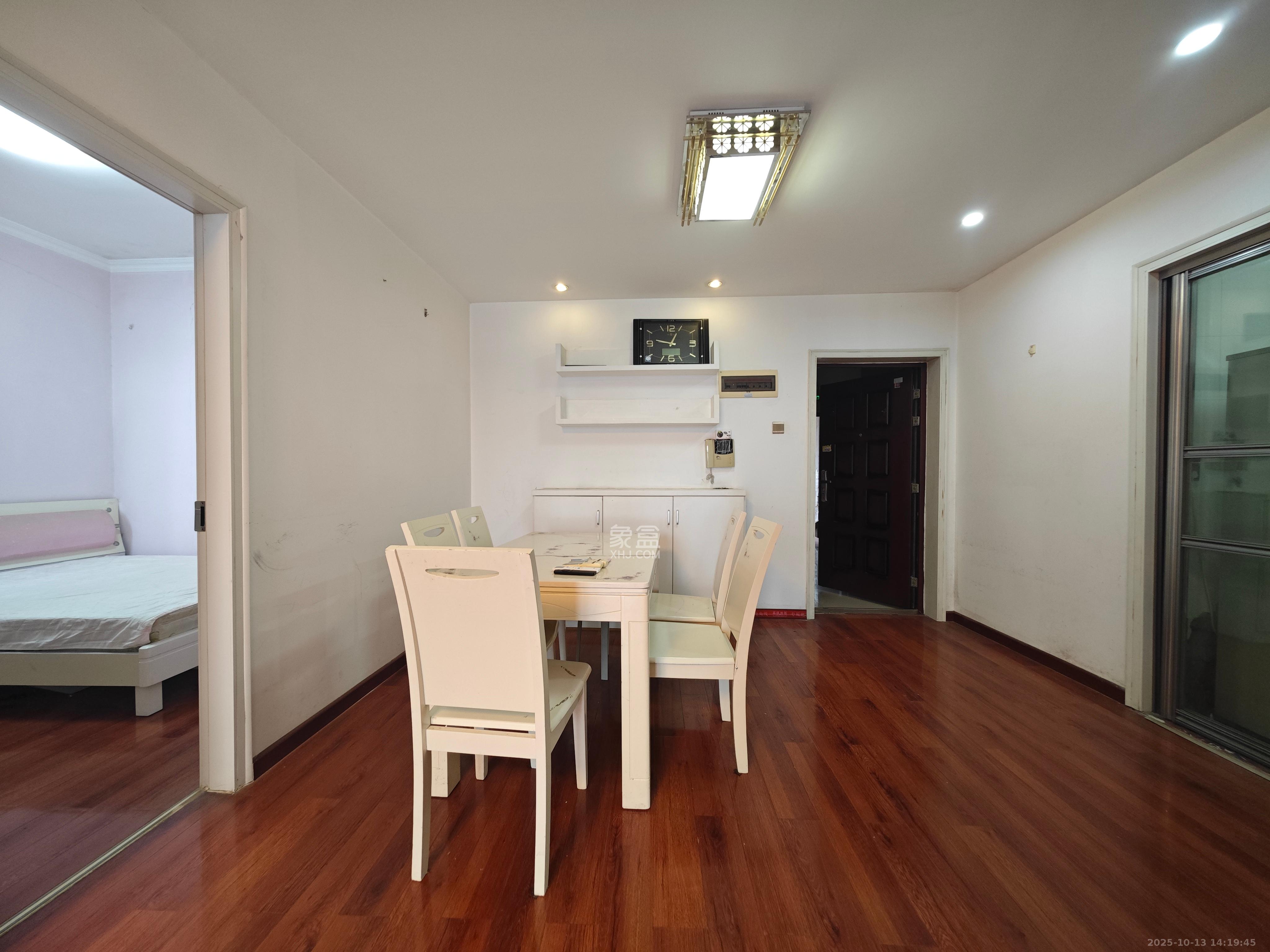 城南故事家园  2室2厅1卫    1800.0元/月 城南故事家园  2室2厅1卫    1800.0元/月室内图