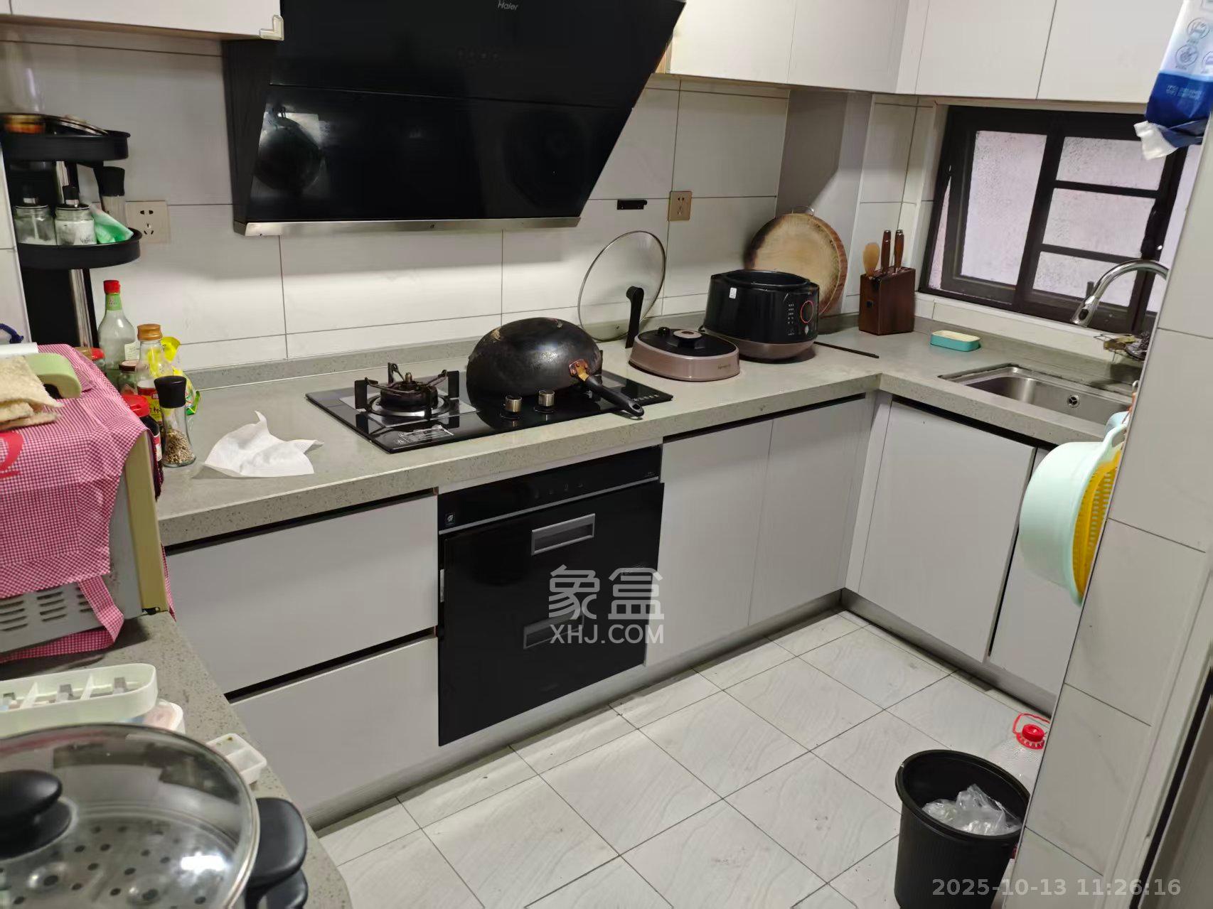 汇金城/嘉华城（二期、三期）  3室2厅2卫    2500.0元/月室内图