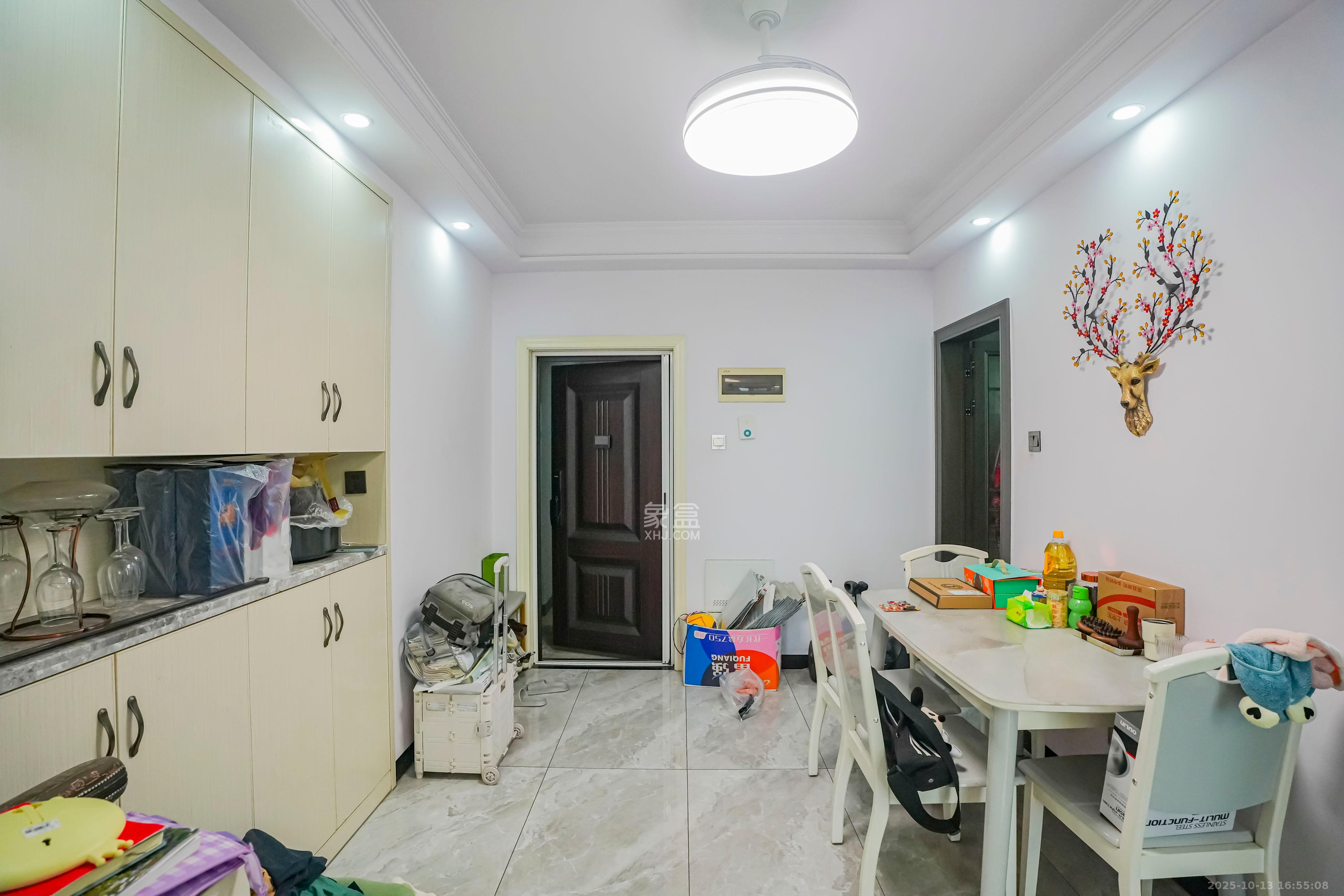 鑫利家园  2室2厅1卫    65.0万客厅