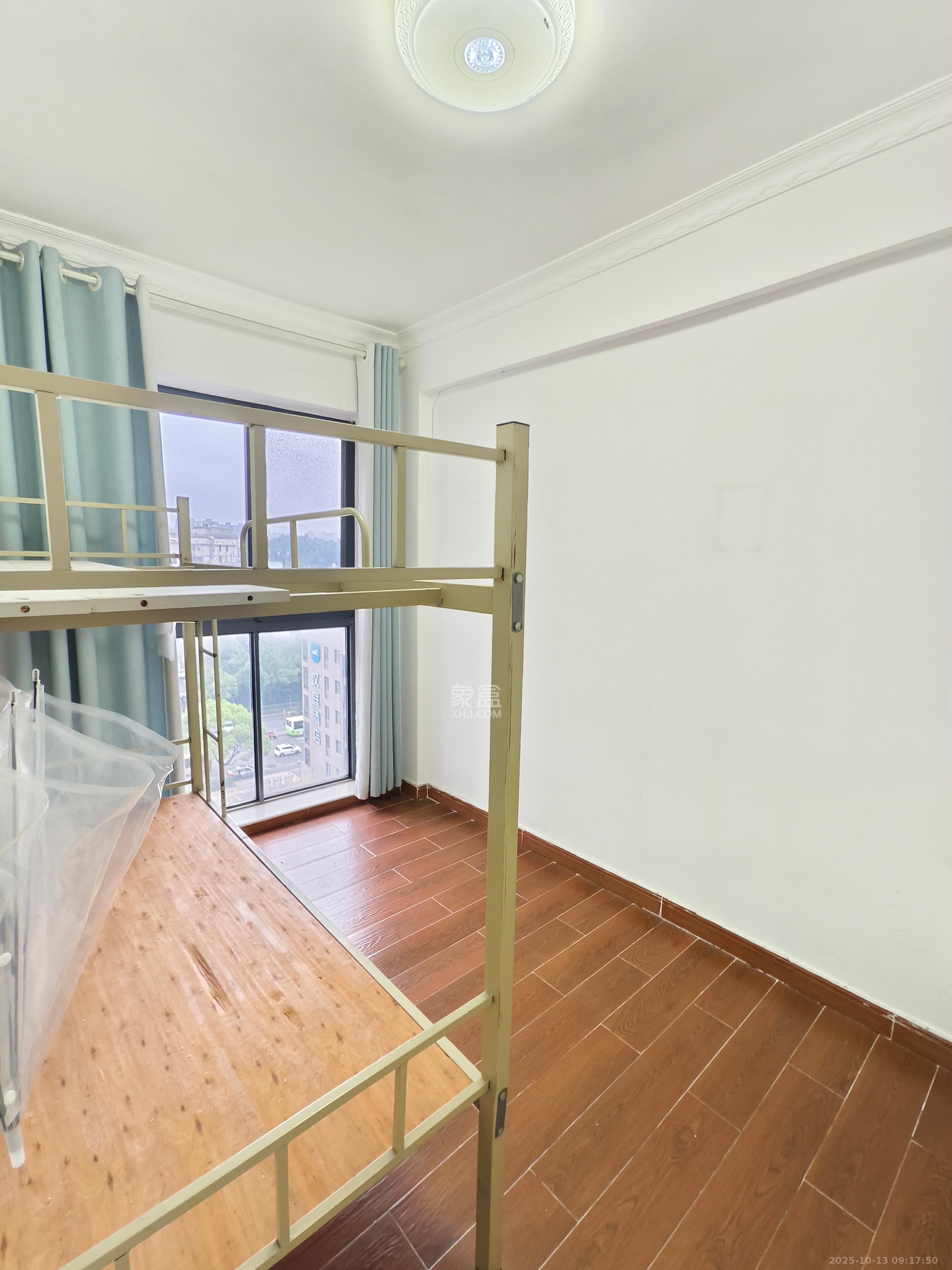 南枫时光 3室2厅1卫 2400.0元/月 南枫时光 3室2厅1卫 2400.0元/月室内图