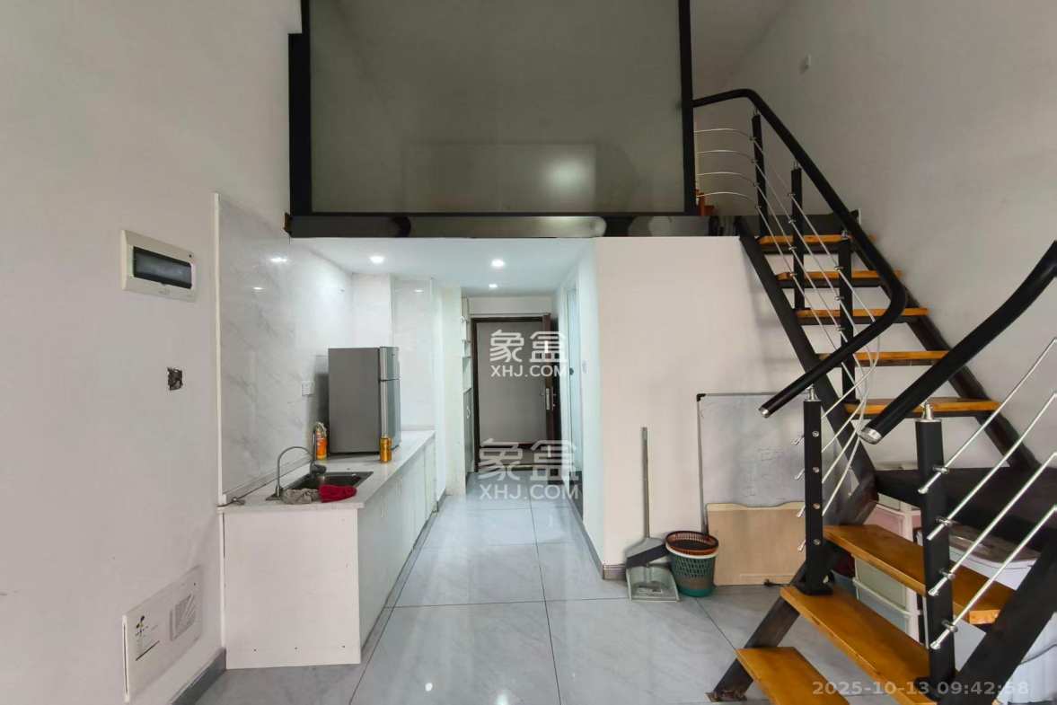 华润置地广场二期  1室1厅1卫    1680.0元/月 华润置地广场二期  1室1厅1卫    1680.0元/月室内图