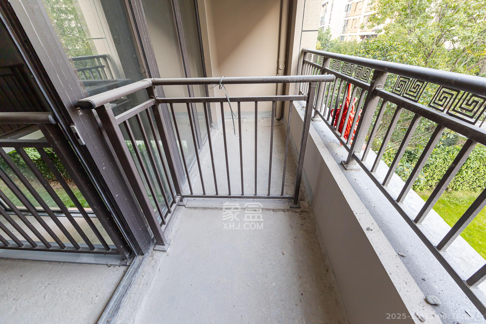 时代建发和著  4室2厅3卫    450.0万阳台