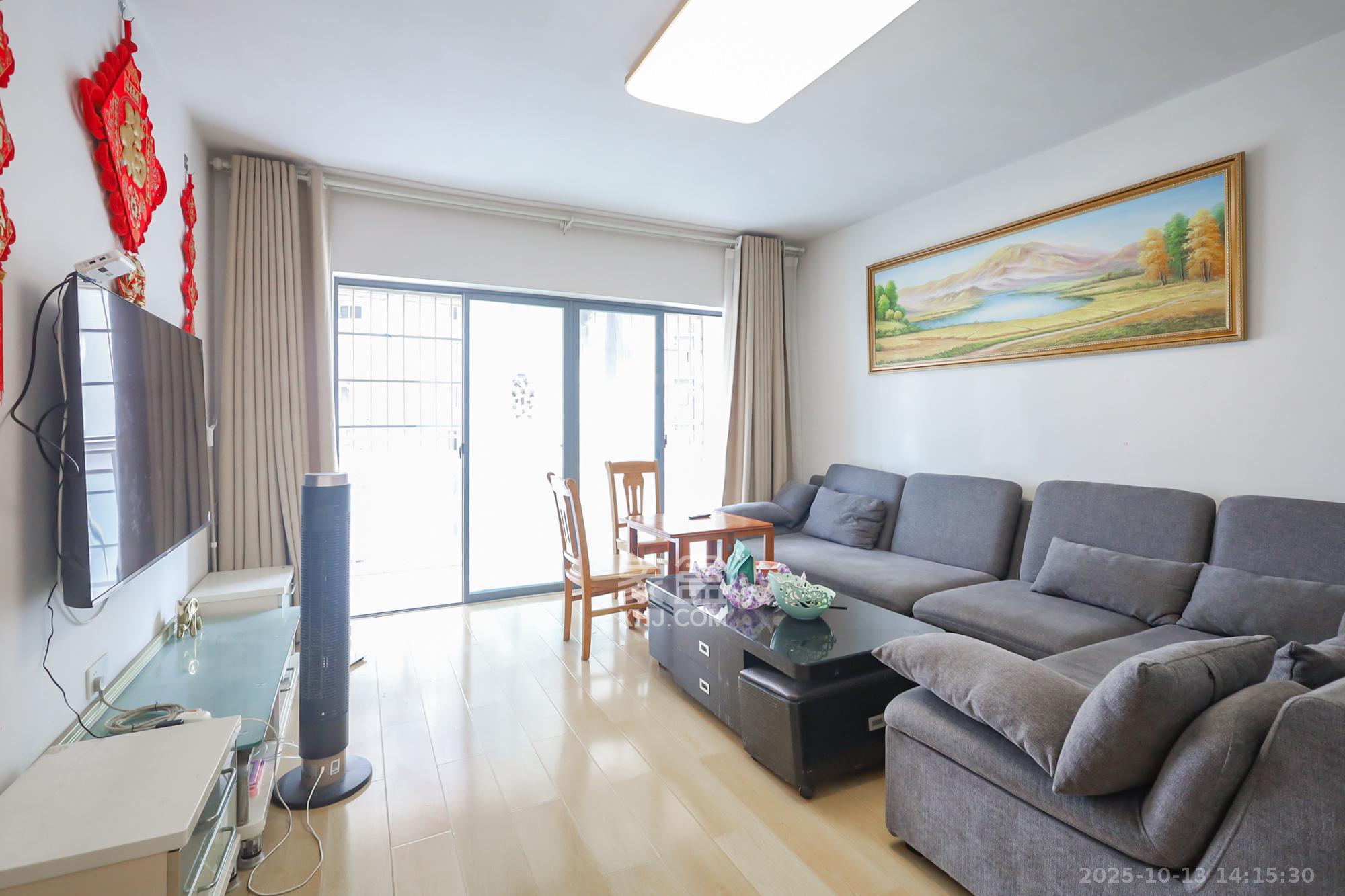 美林银谷 3室2厅2卫 110.0万 美林银谷 3室2厅2卫 110.0万客厅