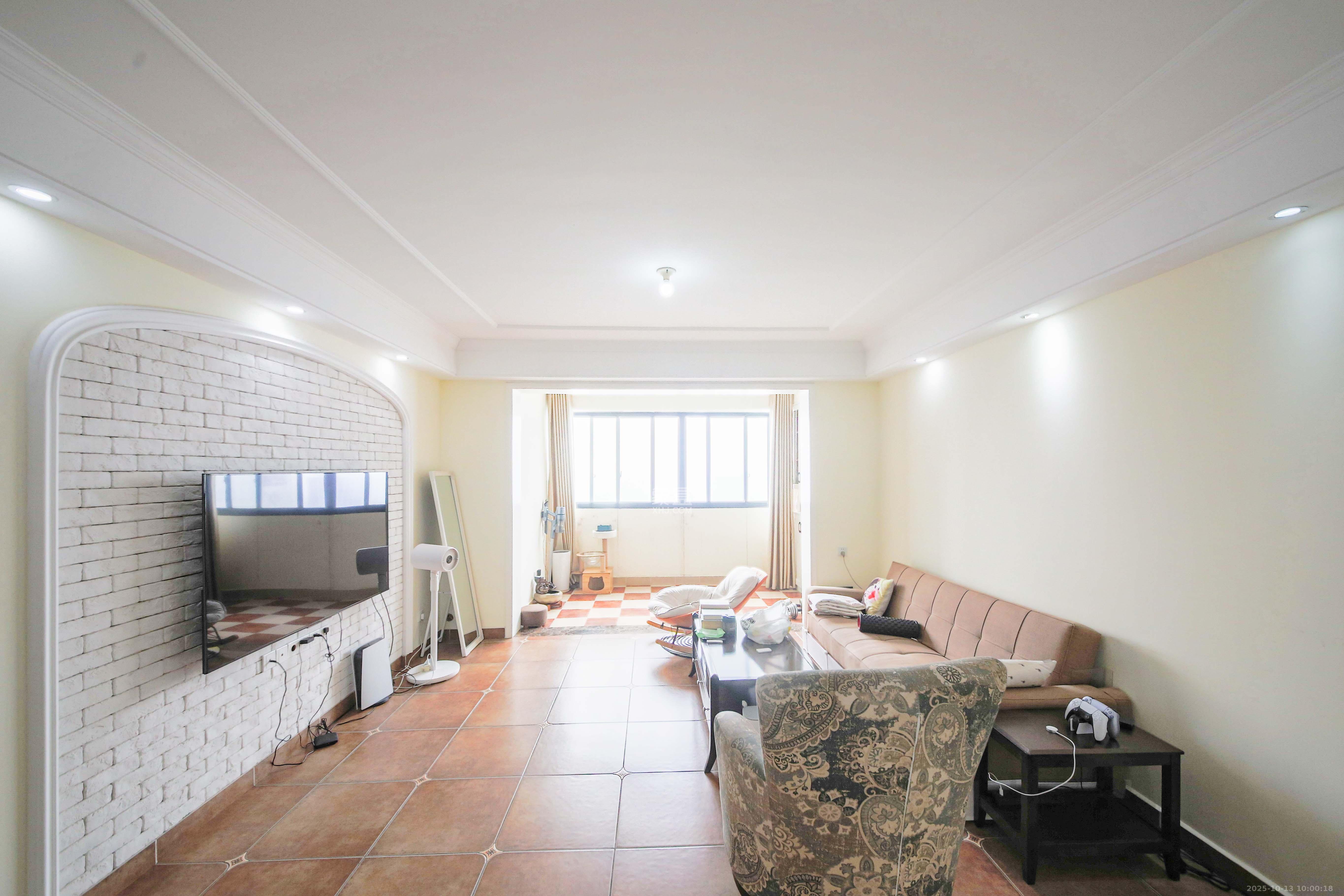 鑫远湘府华城  3室2厅2卫    125.0万客厅