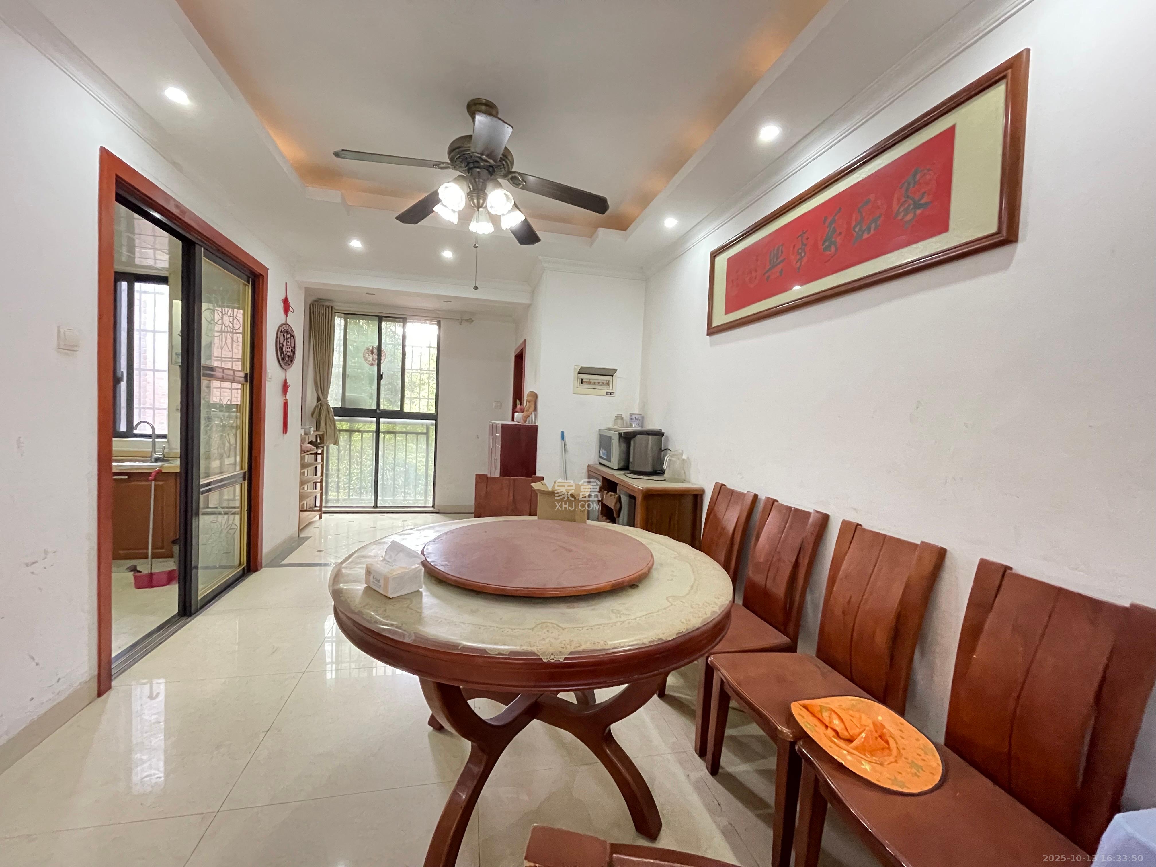 翡翠云天  3室2厅2卫    2000.0元/月室内图