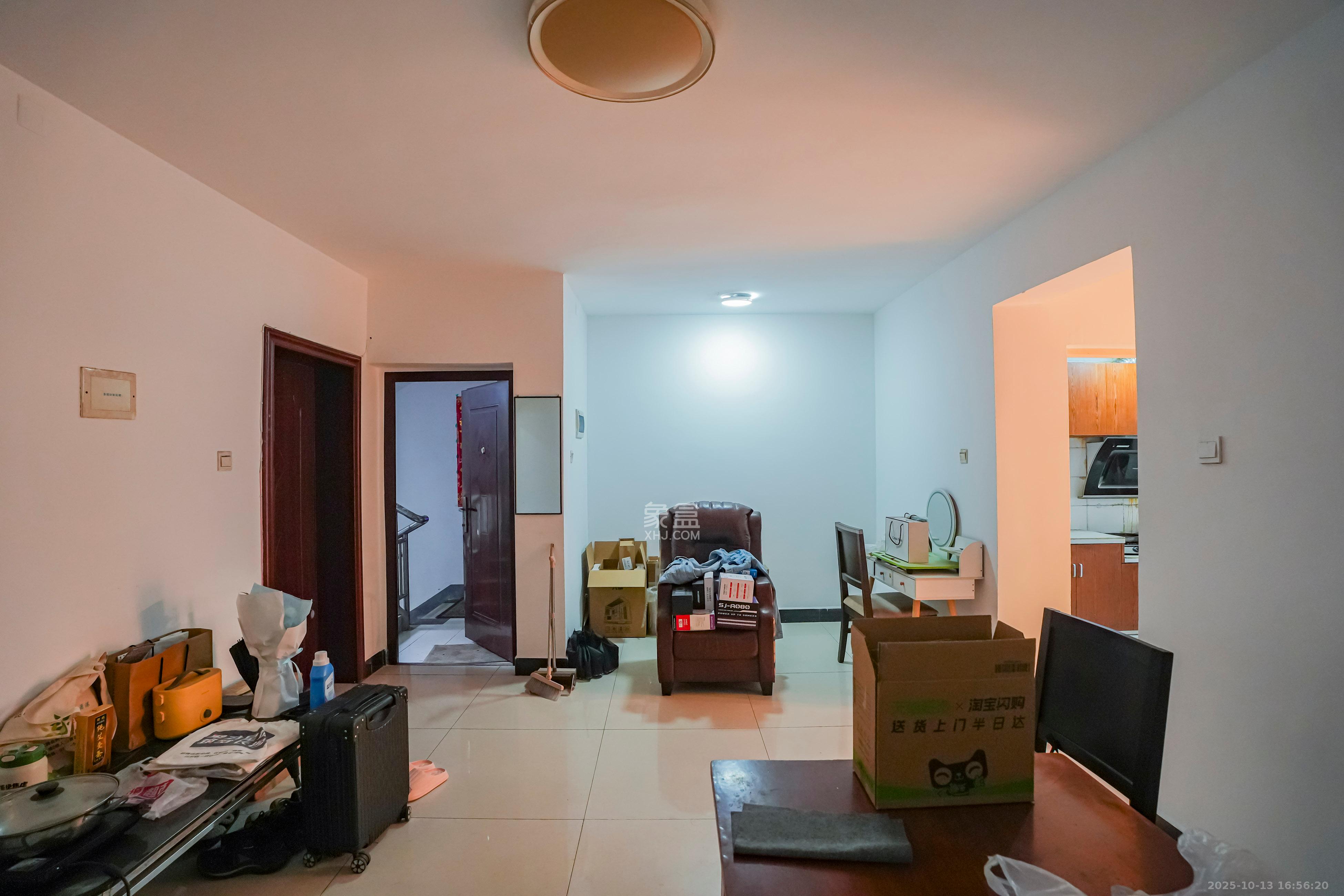 雅雀湖小区 2室1厅1卫 45.0万 雅雀湖小区 2室1厅1卫 45.0万客厅