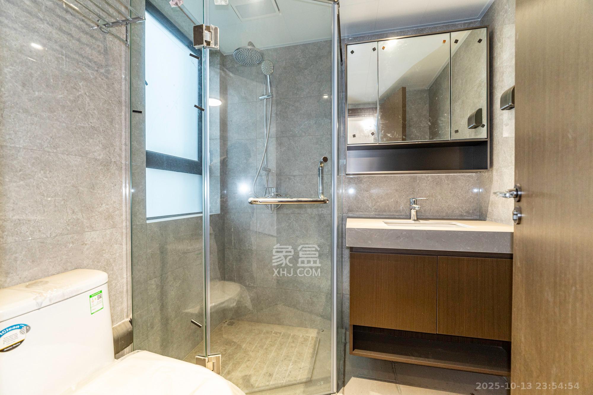 荣盛锦绣学府 3室2厅2卫 95.8万 荣盛锦绣学府 3室2厅2卫 95.8万卫生间