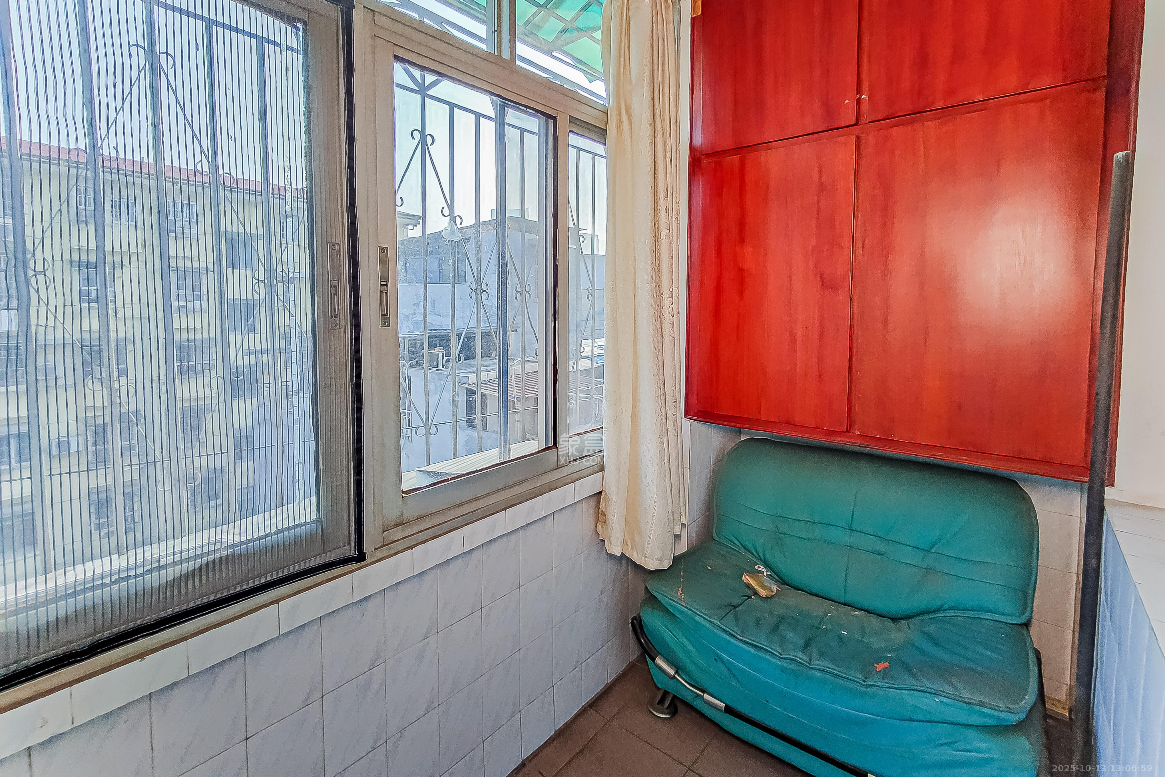 解放四村石子冲  1室0厅0卫    32.8万阳台