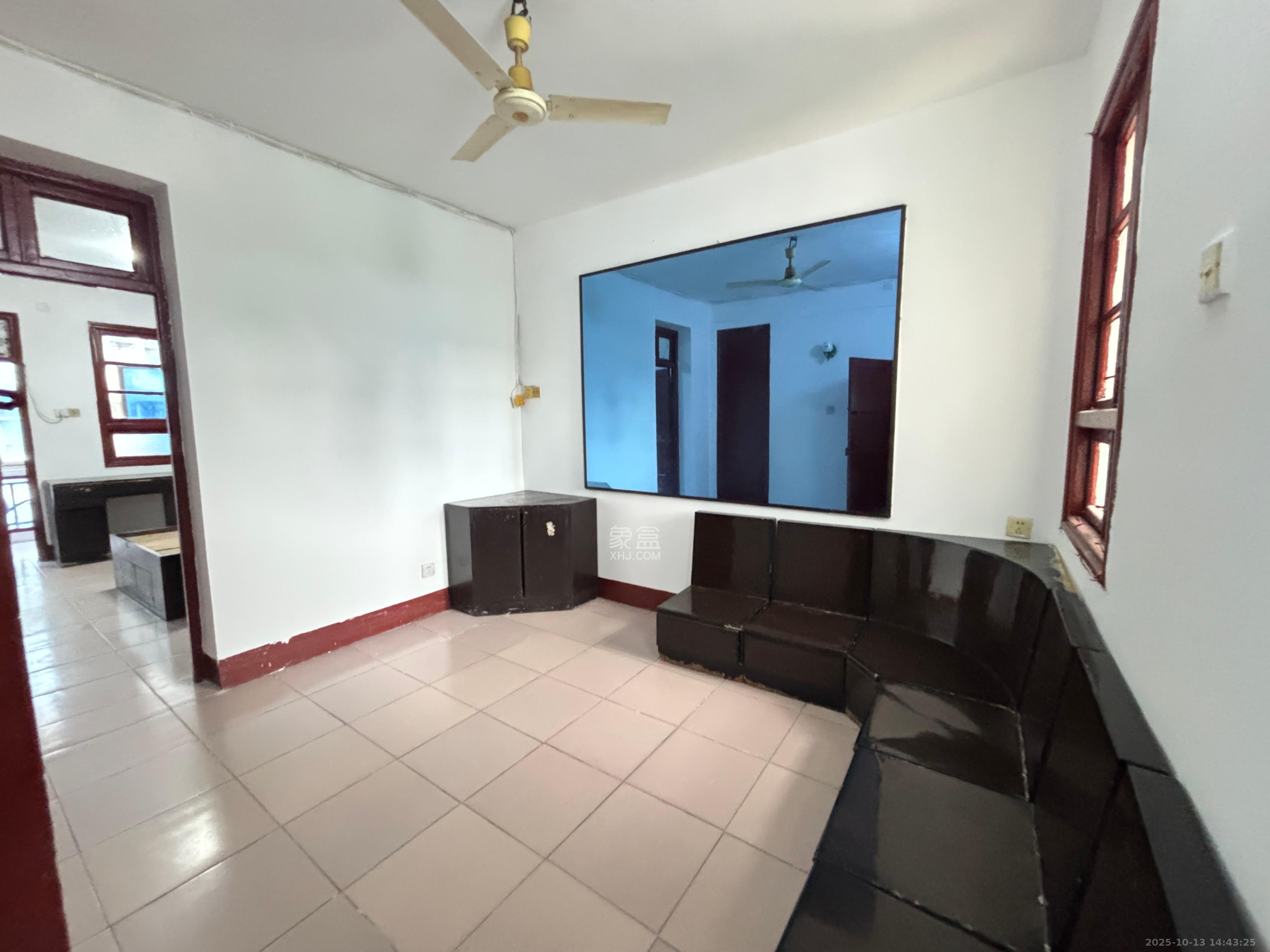 公交园小区(公交新村) 1室1厅1卫 1000.0元/月 公交园小区(公交新村) 1室1厅1卫 1000.0元/月室内图