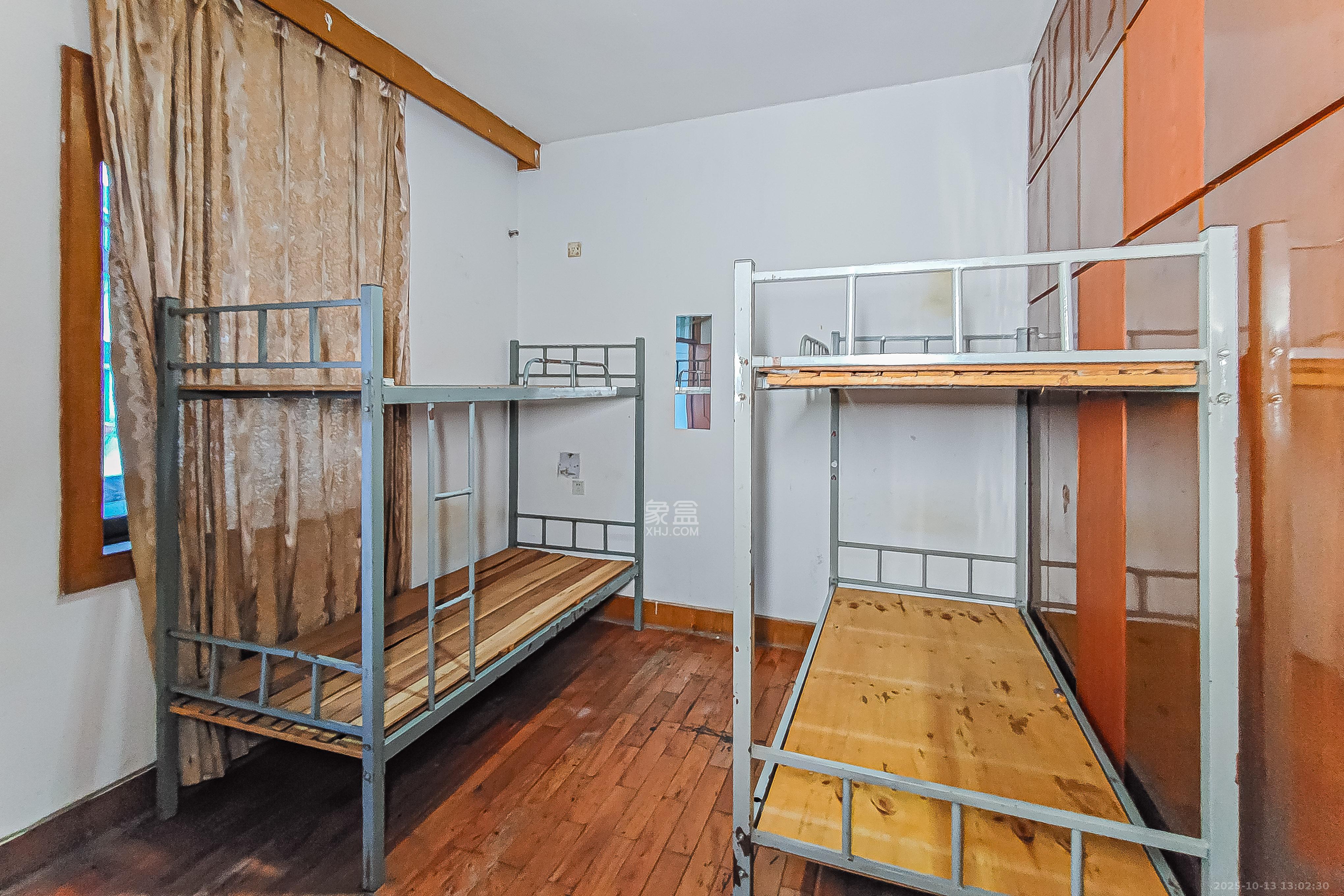 省地税局  3室2厅1卫    90.0万卧室