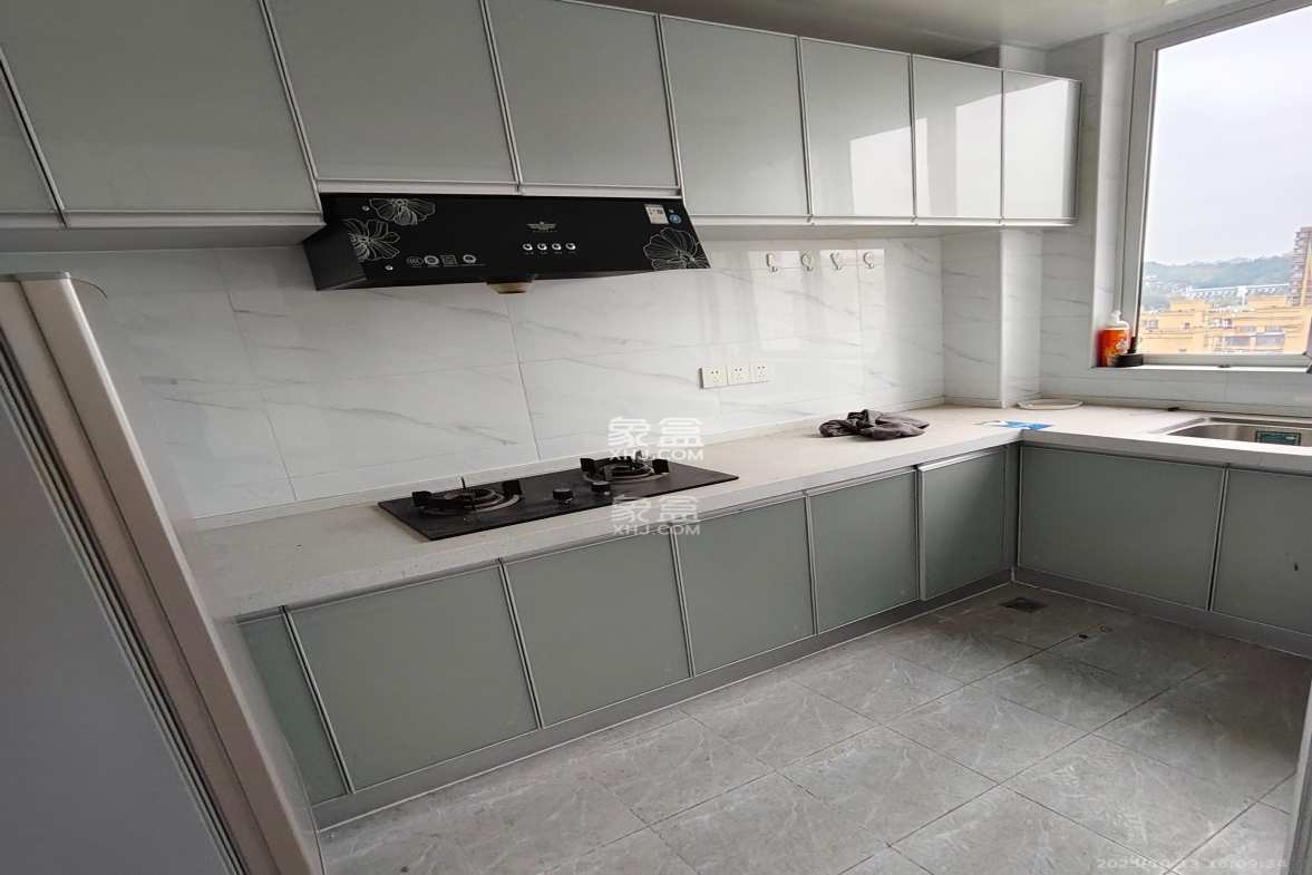 山语城一期 3室2厅2卫 2500.0元/月 山语城一期 3室2厅2卫 2500.0元/月室内图