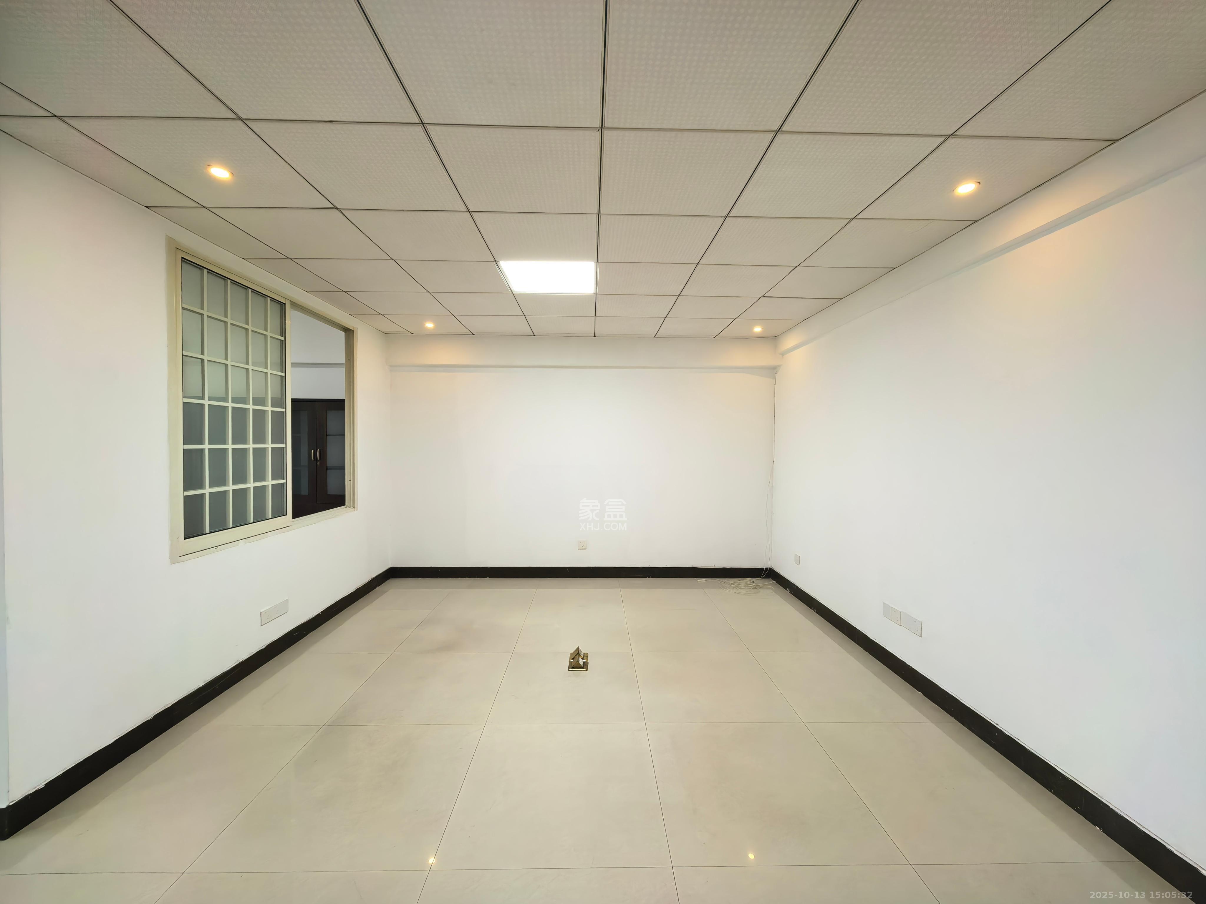 华菱新城地标  2室2厅1卫    1600.0元/月室内图