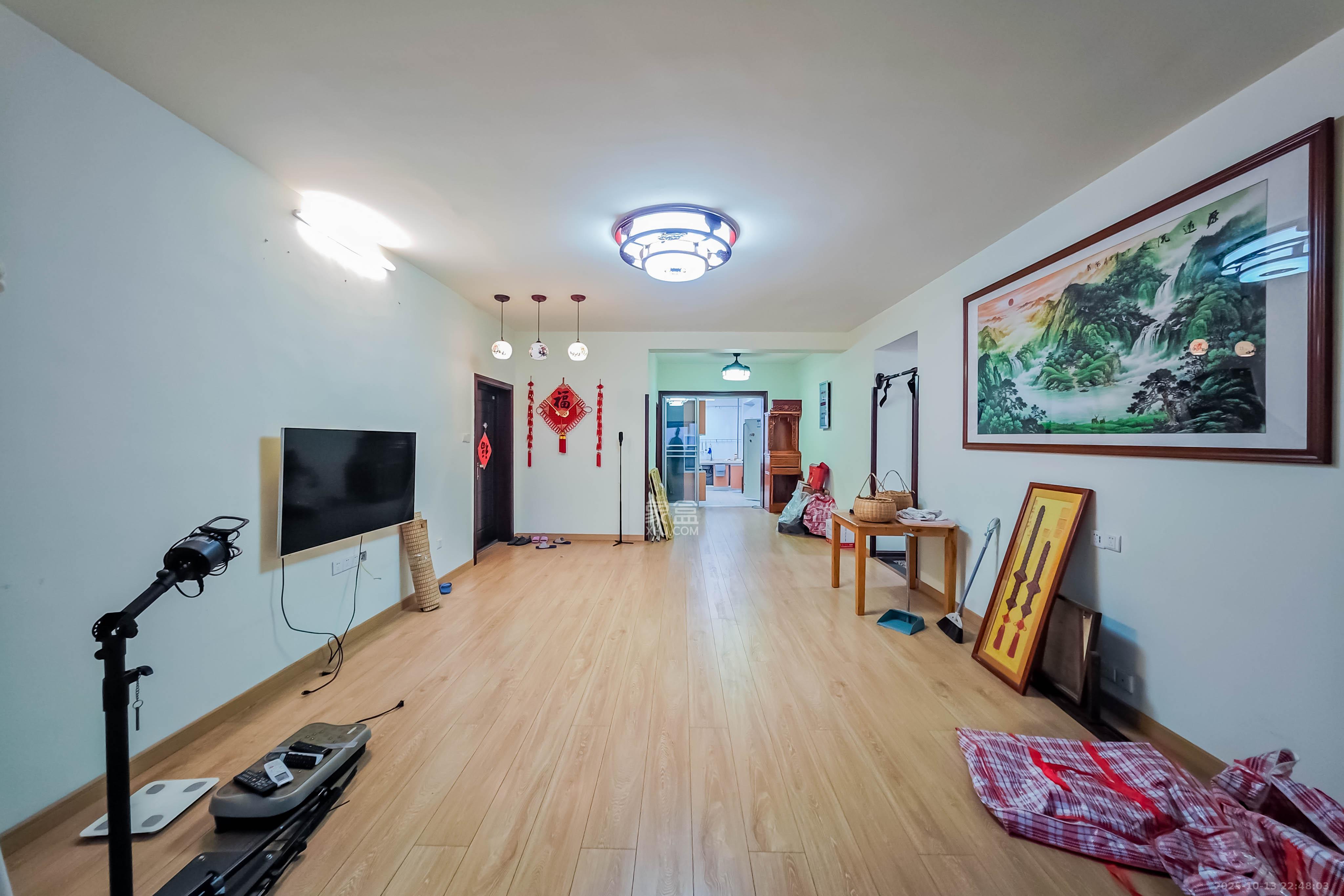 白沙湾嘉园  5室2厅2卫    120.0万客厅