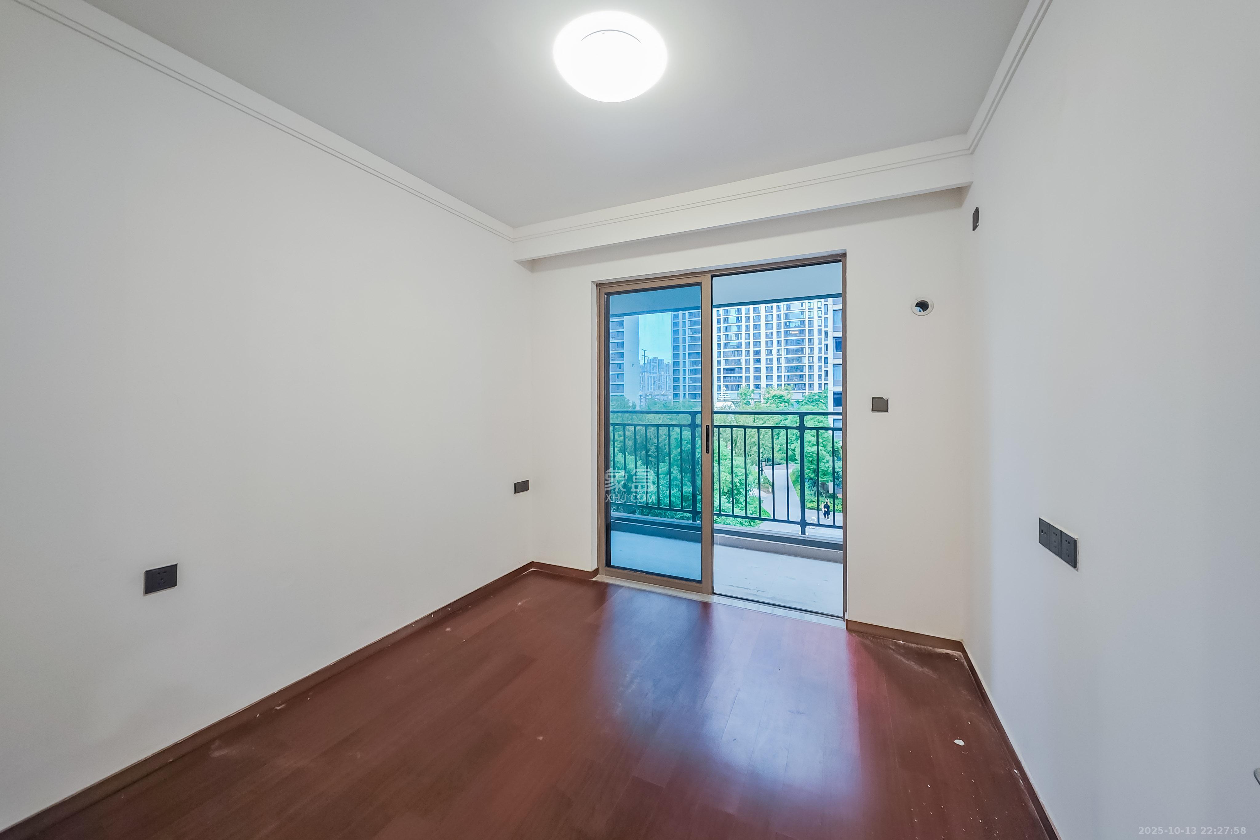 旭辉雨花郡  4室2厅2卫    218.8万 旭辉雨花郡  4室2厅2卫    218.8万卧室