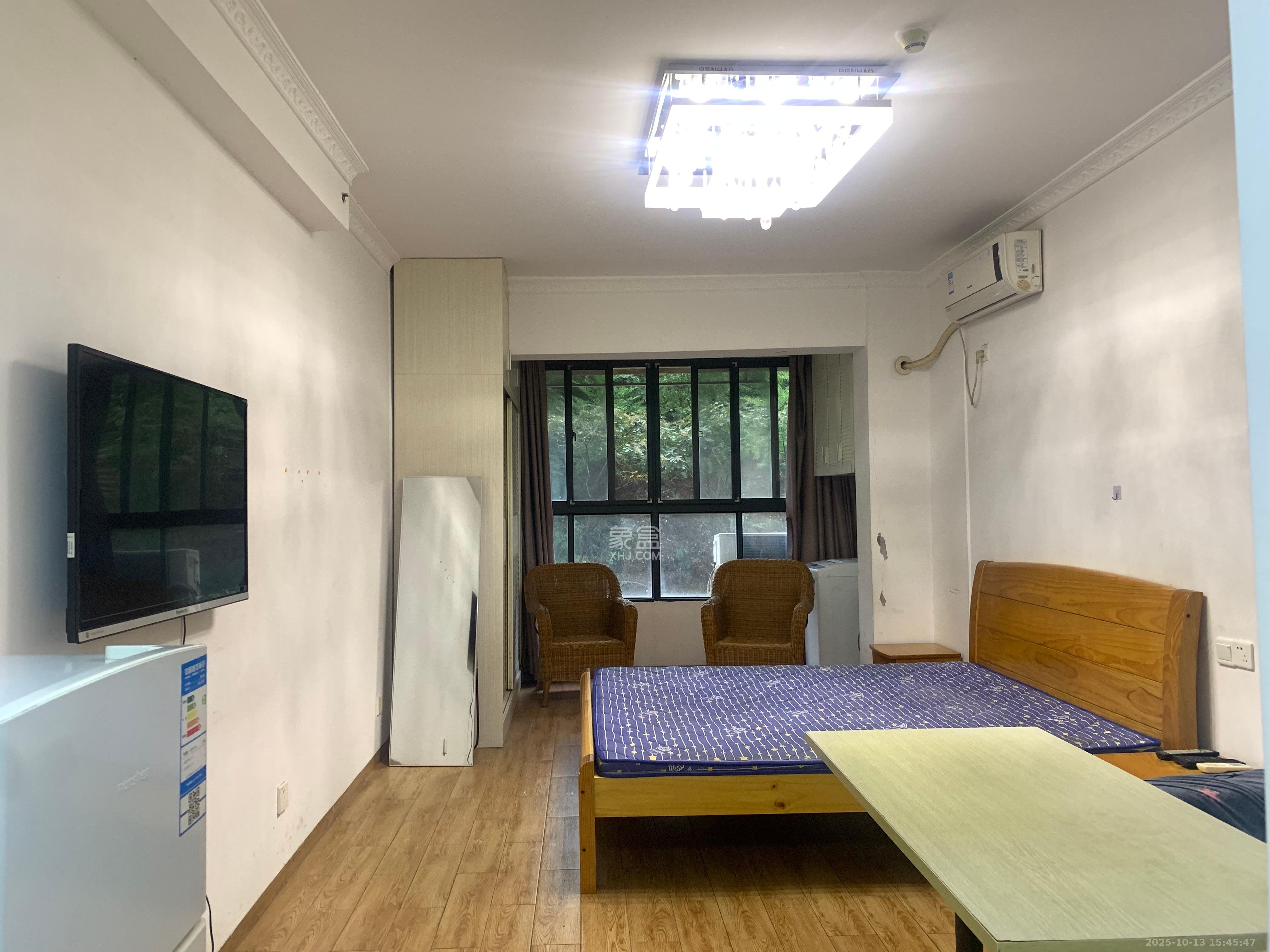 保利麓谷林语I区  1室1厅1卫    1300.0元/月