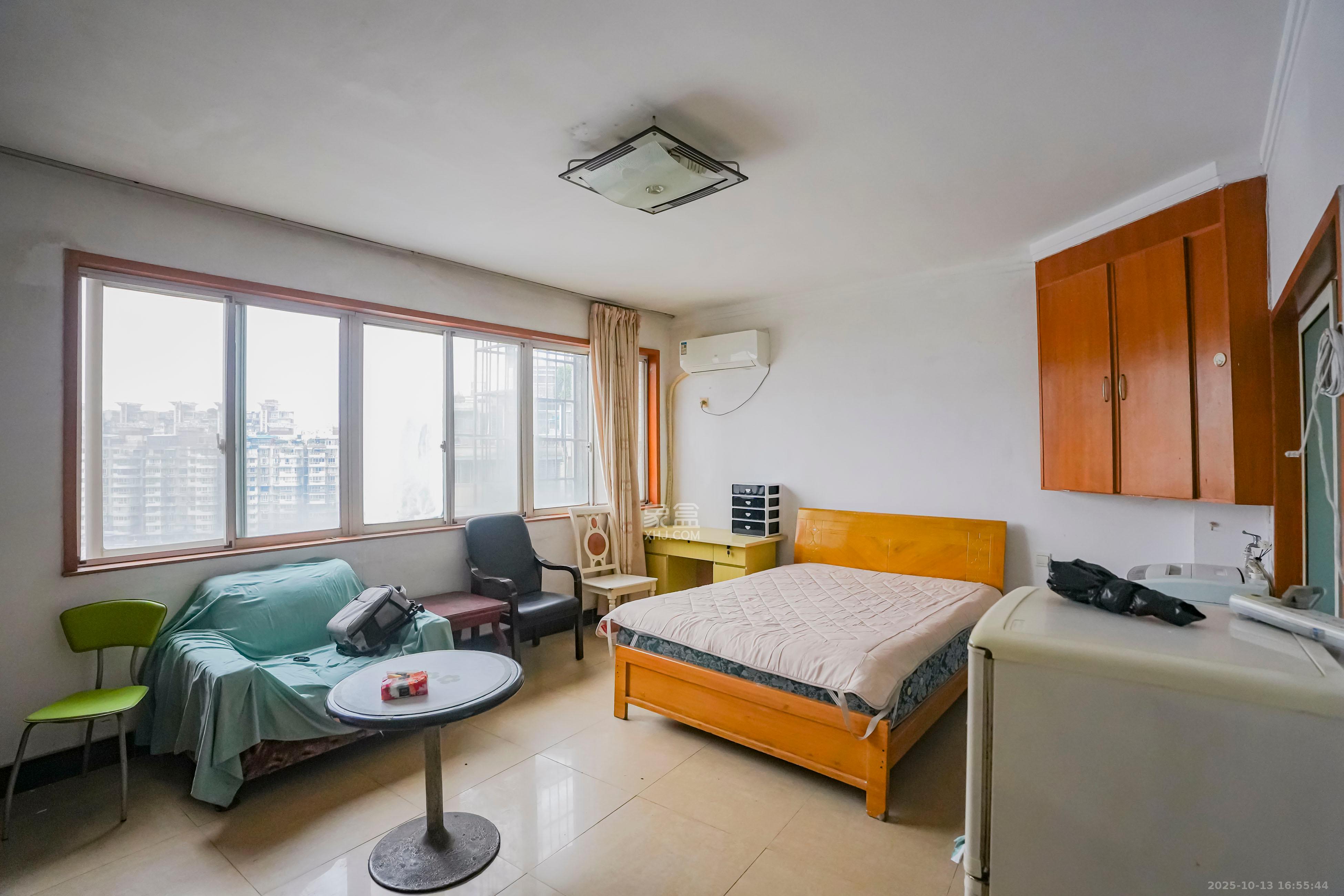 四季美景一、二期  1室1厅1卫    20.0万卧室