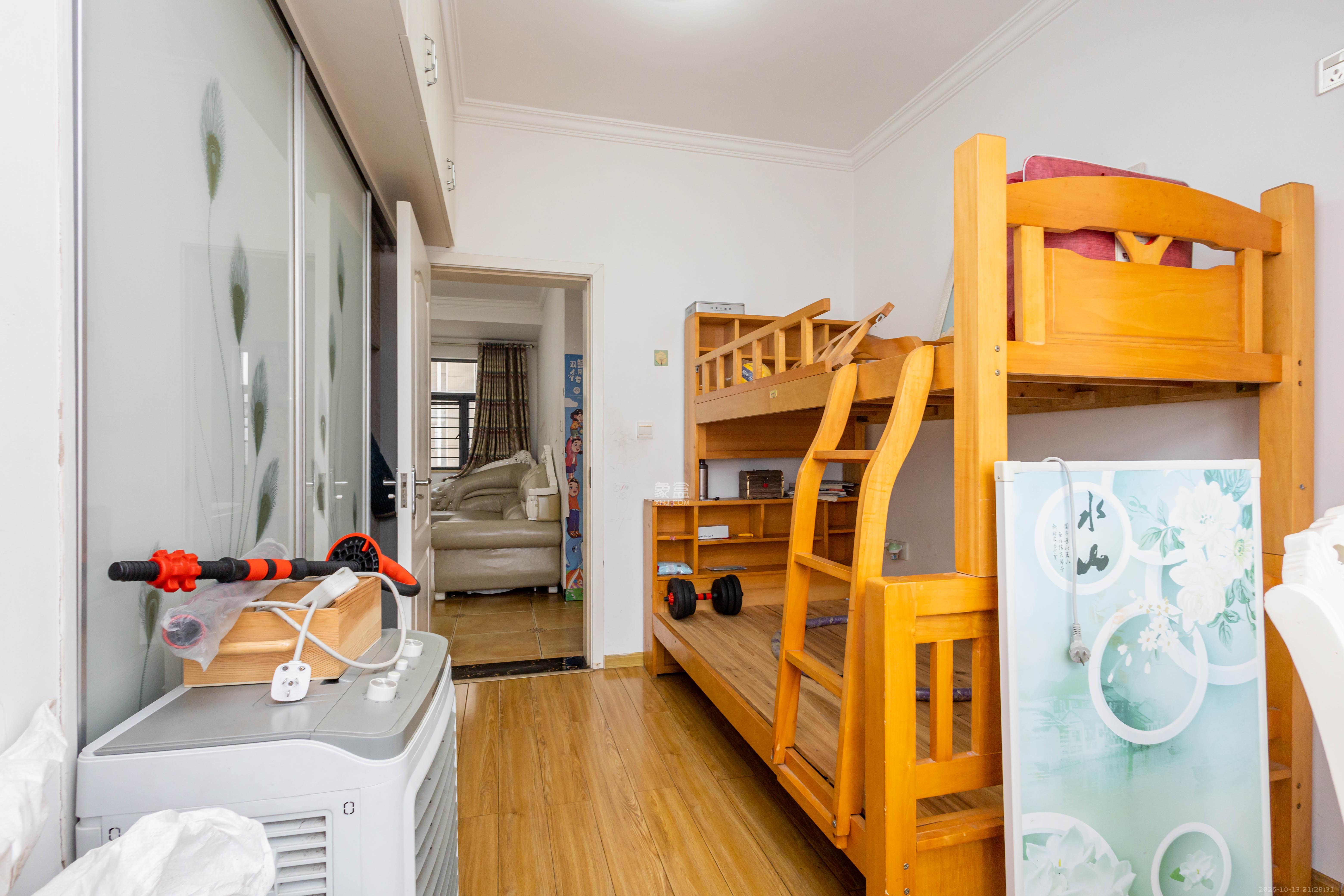 中房瑞致国际  3室2厅2卫    132.0万卧室