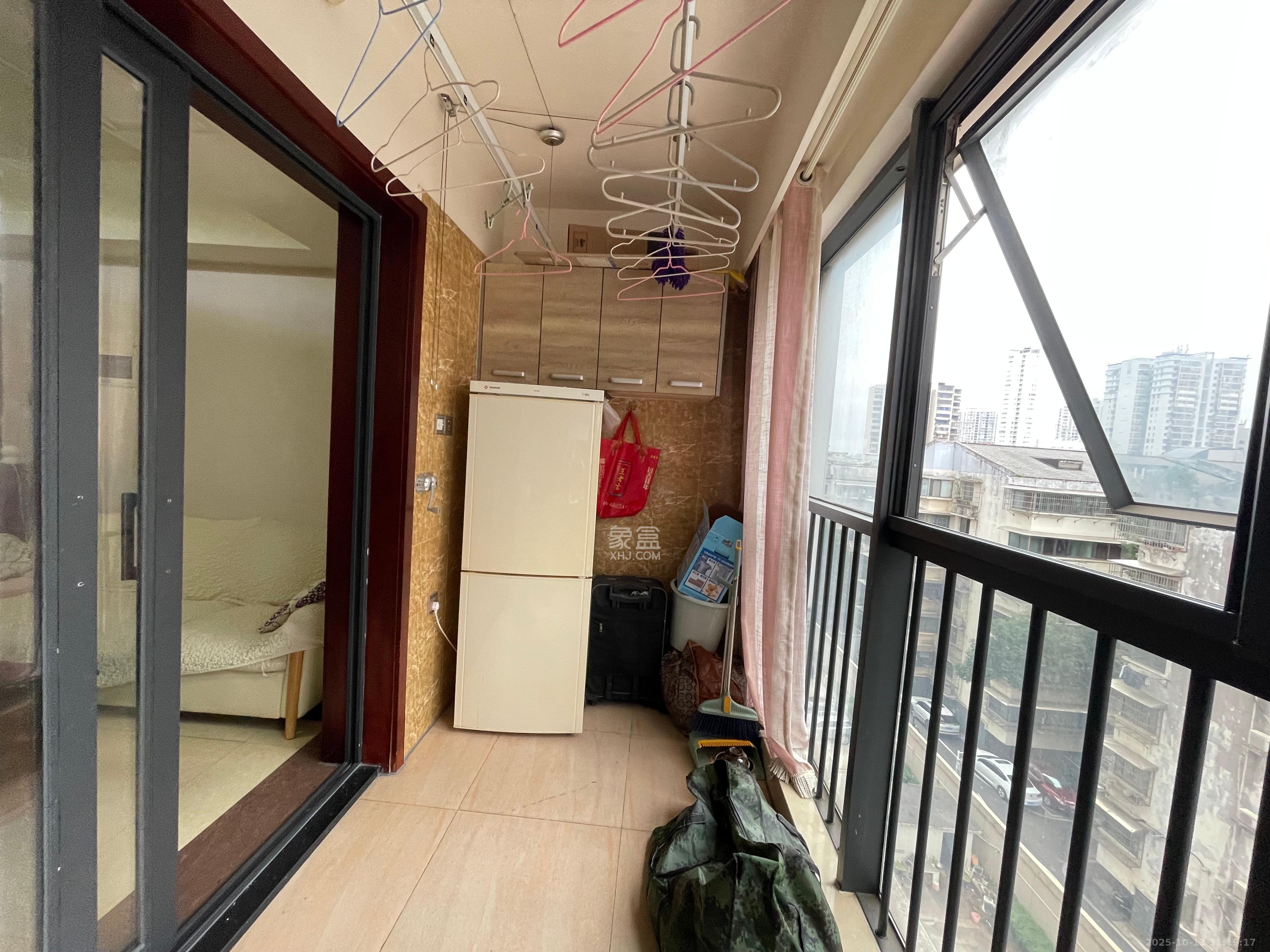 东塘瑞府  2室1厅1卫    2500.0元/月室内图