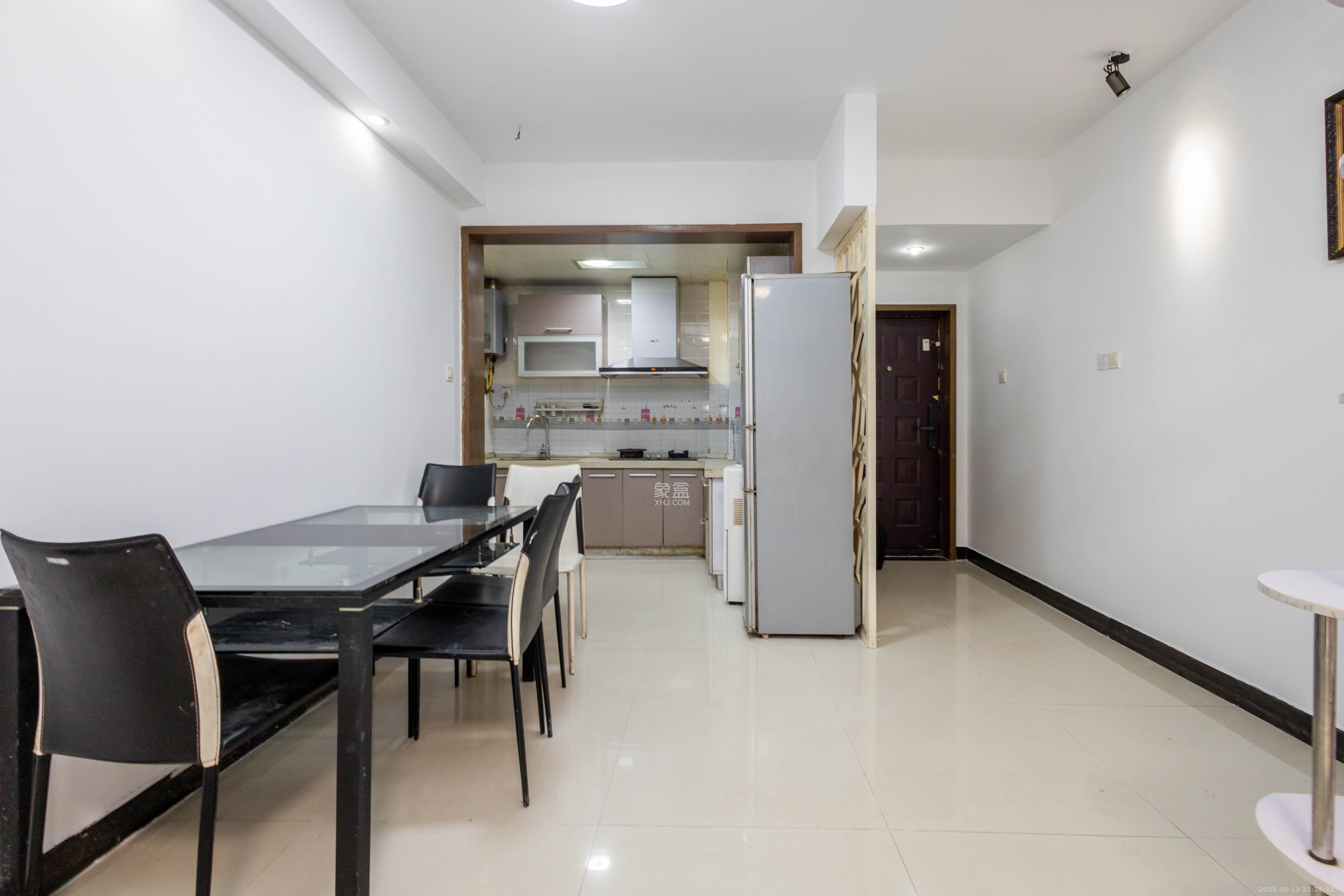 方略潇邦  3室2厅1卫    43.8万客厅