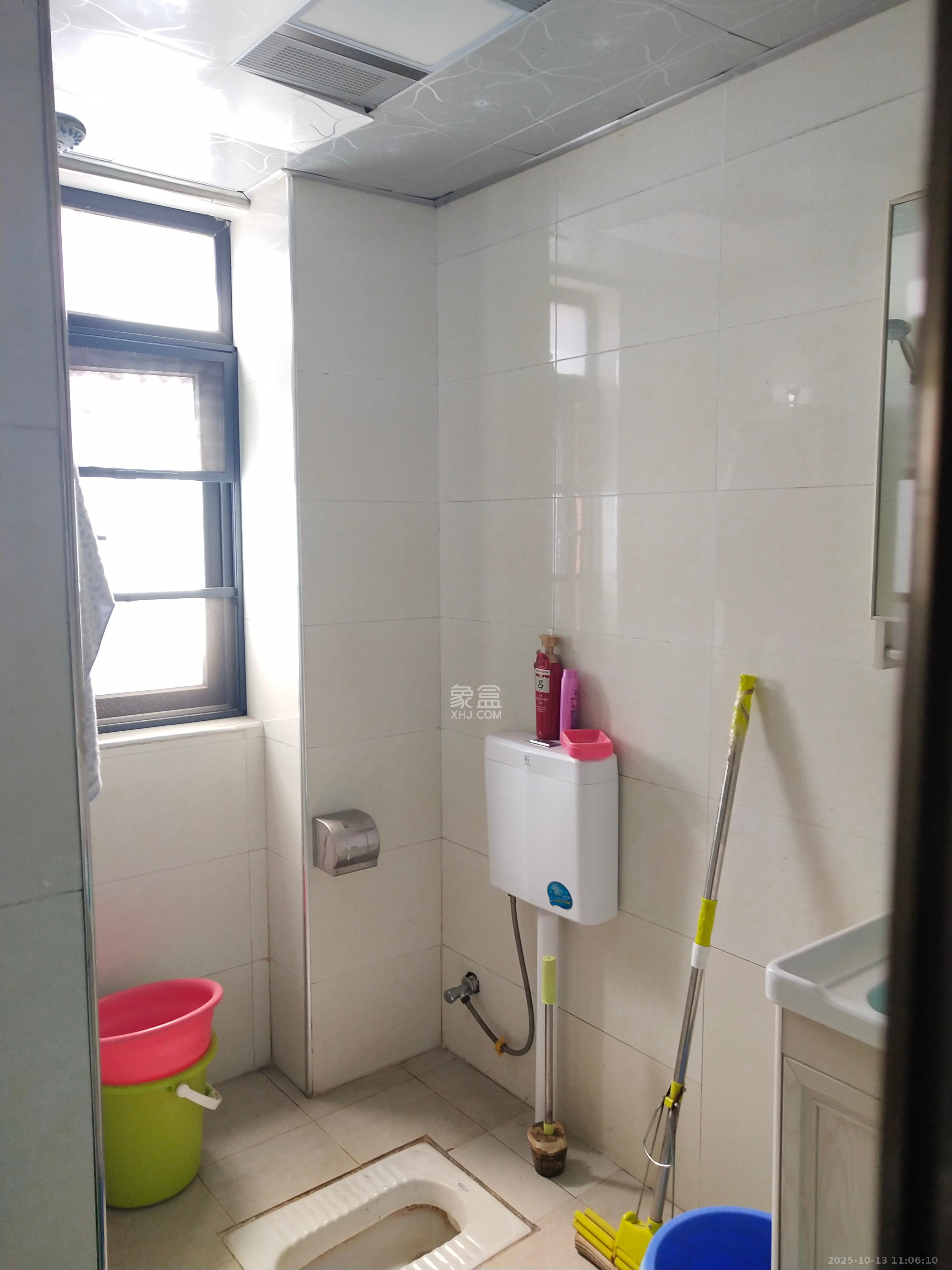 华城广场 2室1厅1卫 2700.0元/月 华城广场 2室1厅1卫 2700.0元/月室内图