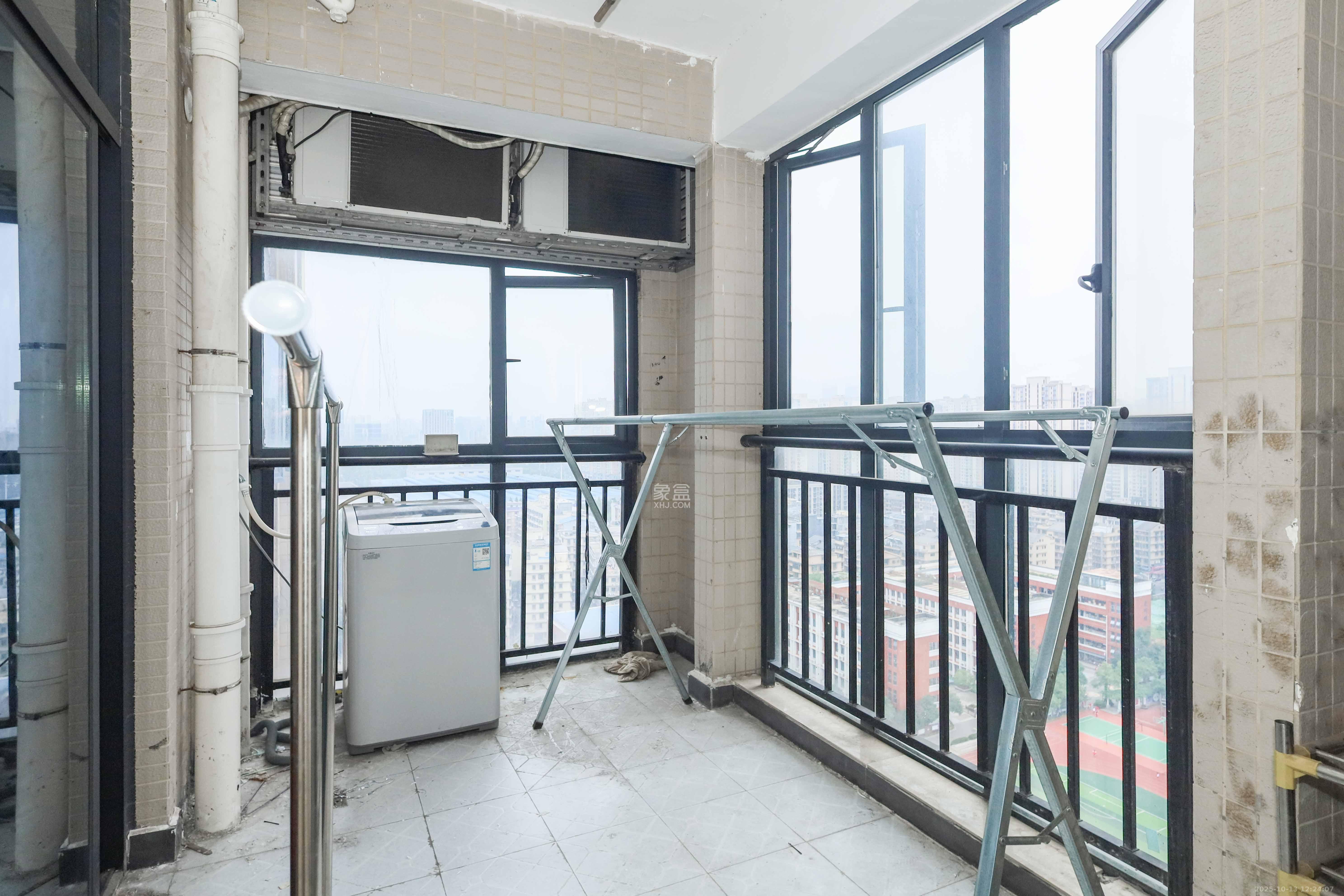 天元涉外景园C区 3室2厅2卫 83.5万 天元涉外景园C区 3室2厅2卫 83.5万阳台