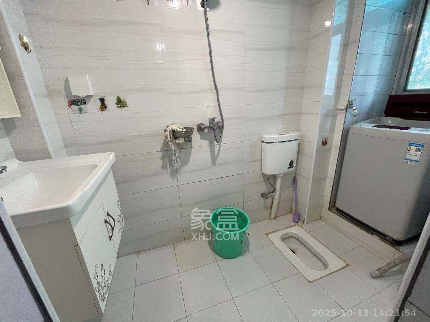 红旗区四片  3室2厅1卫    2200.0元/月室内图