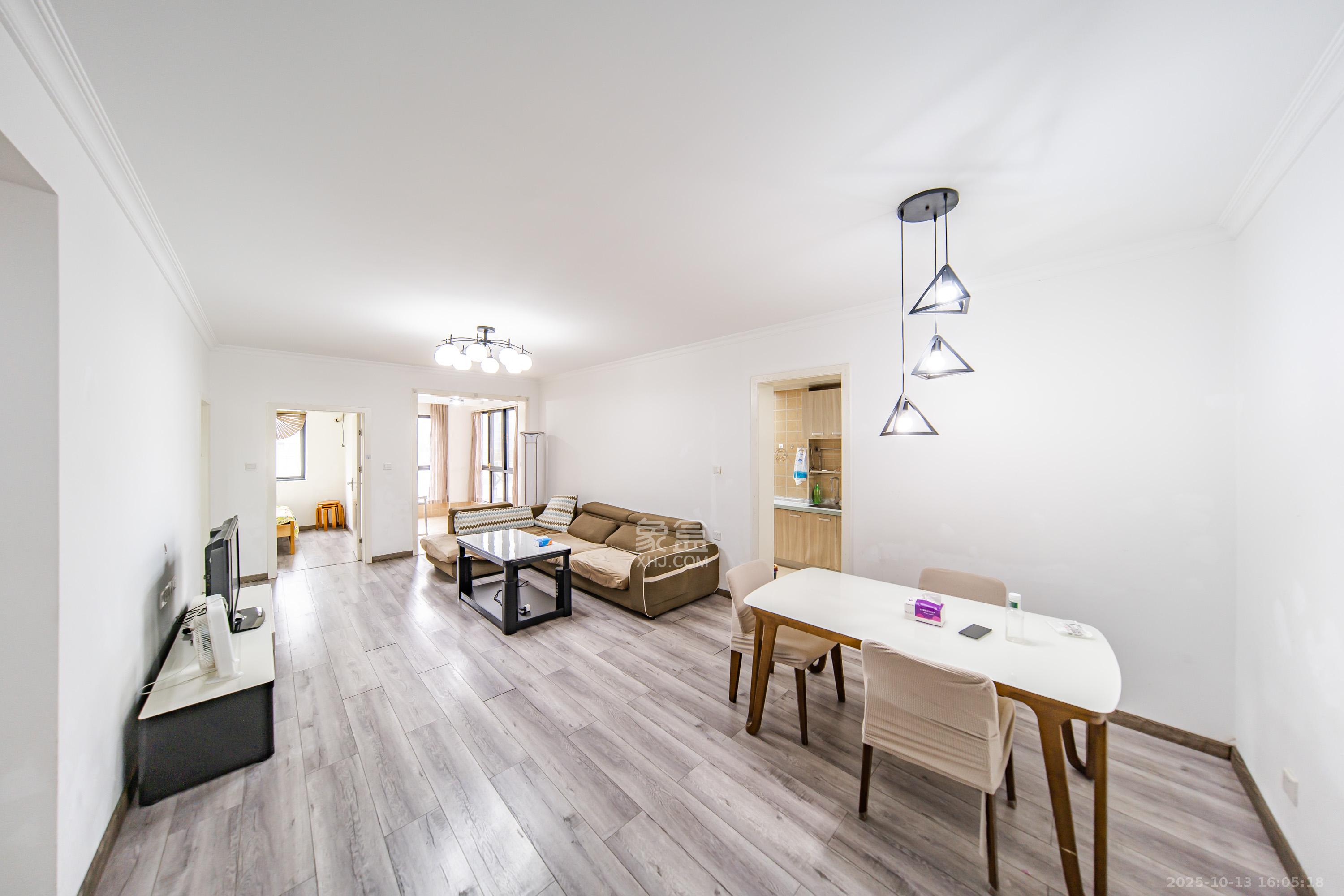 和顺洋湖壹号  3室2厅2卫    86.0万 和顺洋湖壹号  3室2厅2卫    86.0万客厅