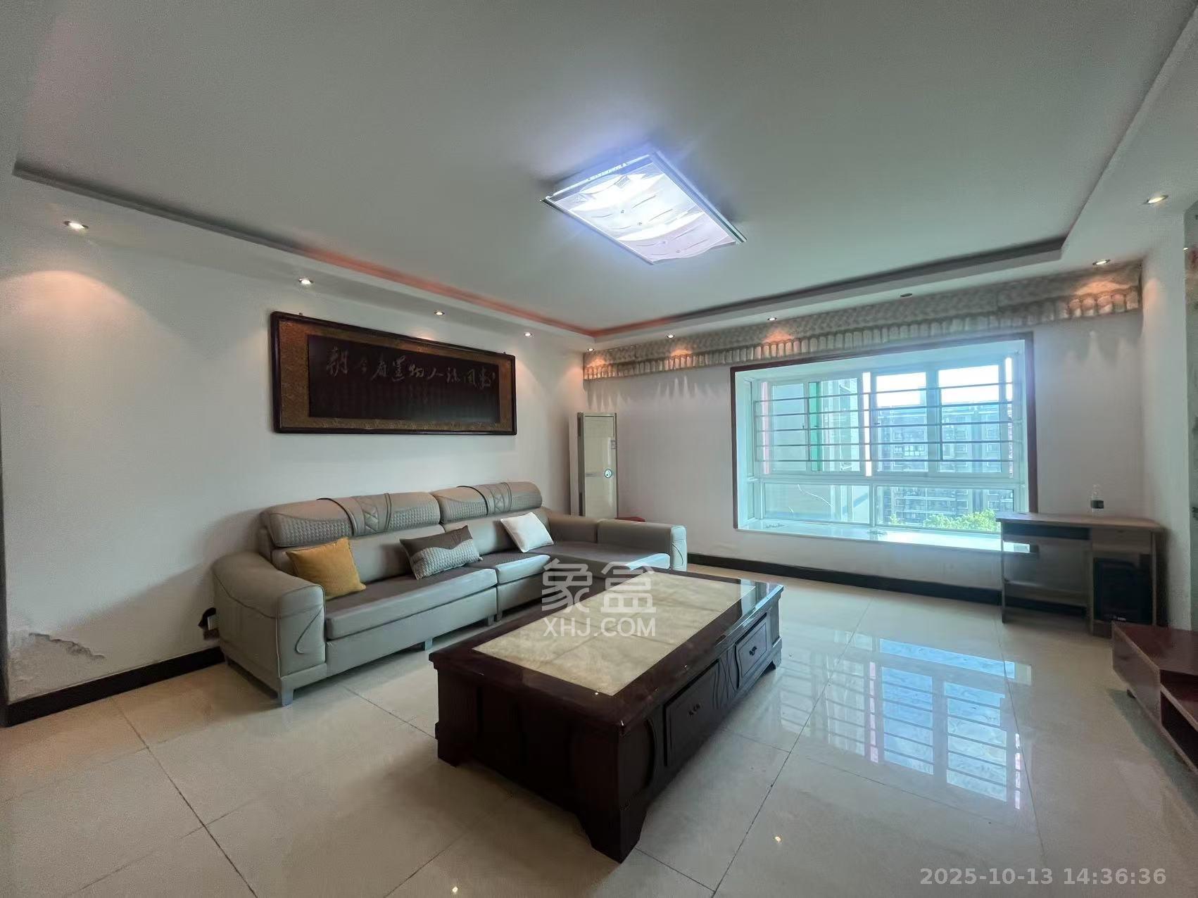 格林星城 3室2厅2卫 2400.0元/月 格林星城 3室2厅2卫 2400.0元/月室内图