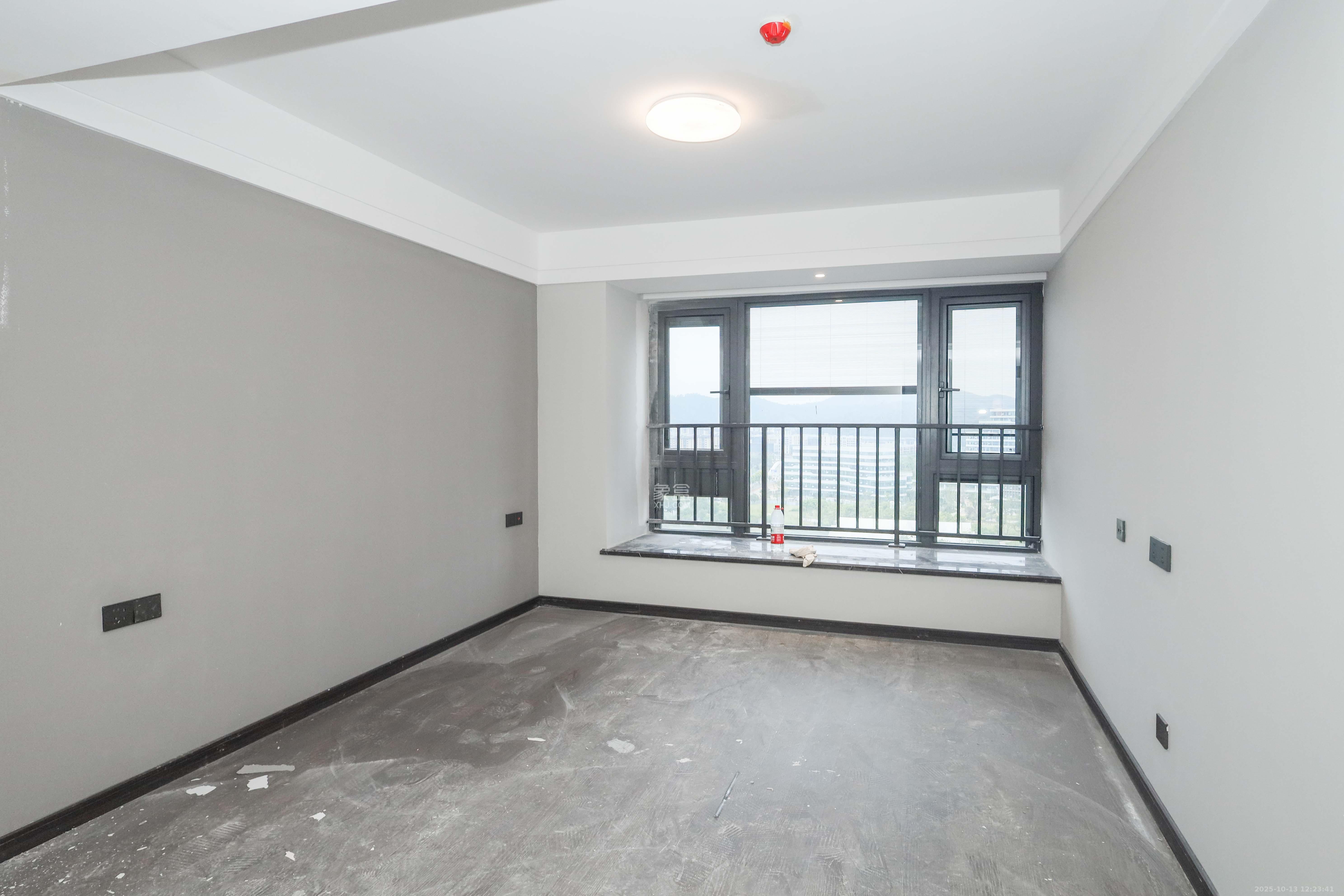 绿地麓云国际二期 3室2厅2卫 156.0万 绿地麓云国际二期 3室2厅2卫 156.0万卧室