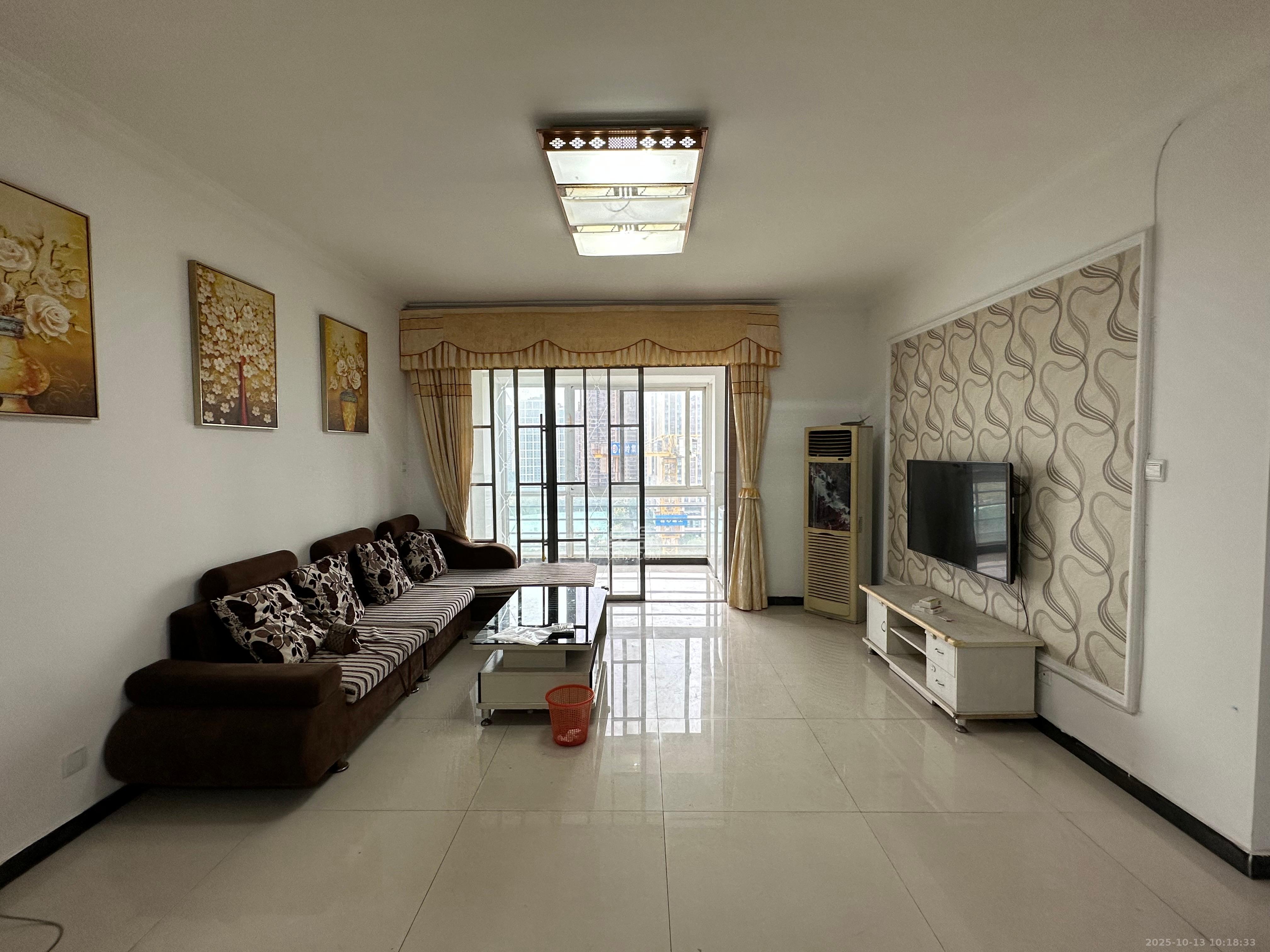 楚天馨苑 3室2厅2卫 1700.0元/月 楚天馨苑 3室2厅2卫 1700.0元/月室内图