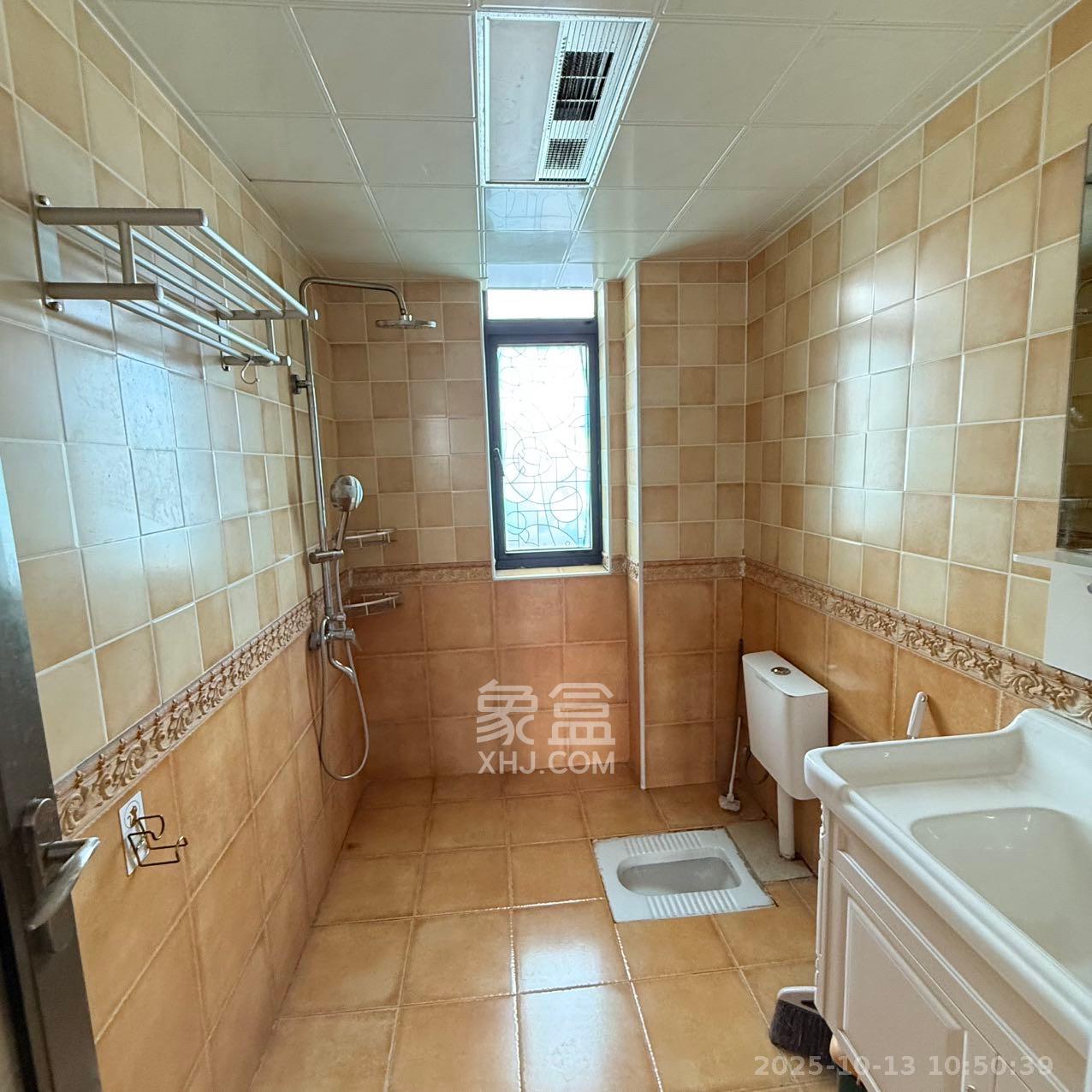 湘府9号  3室2厅2卫    3000.0元/月室内图