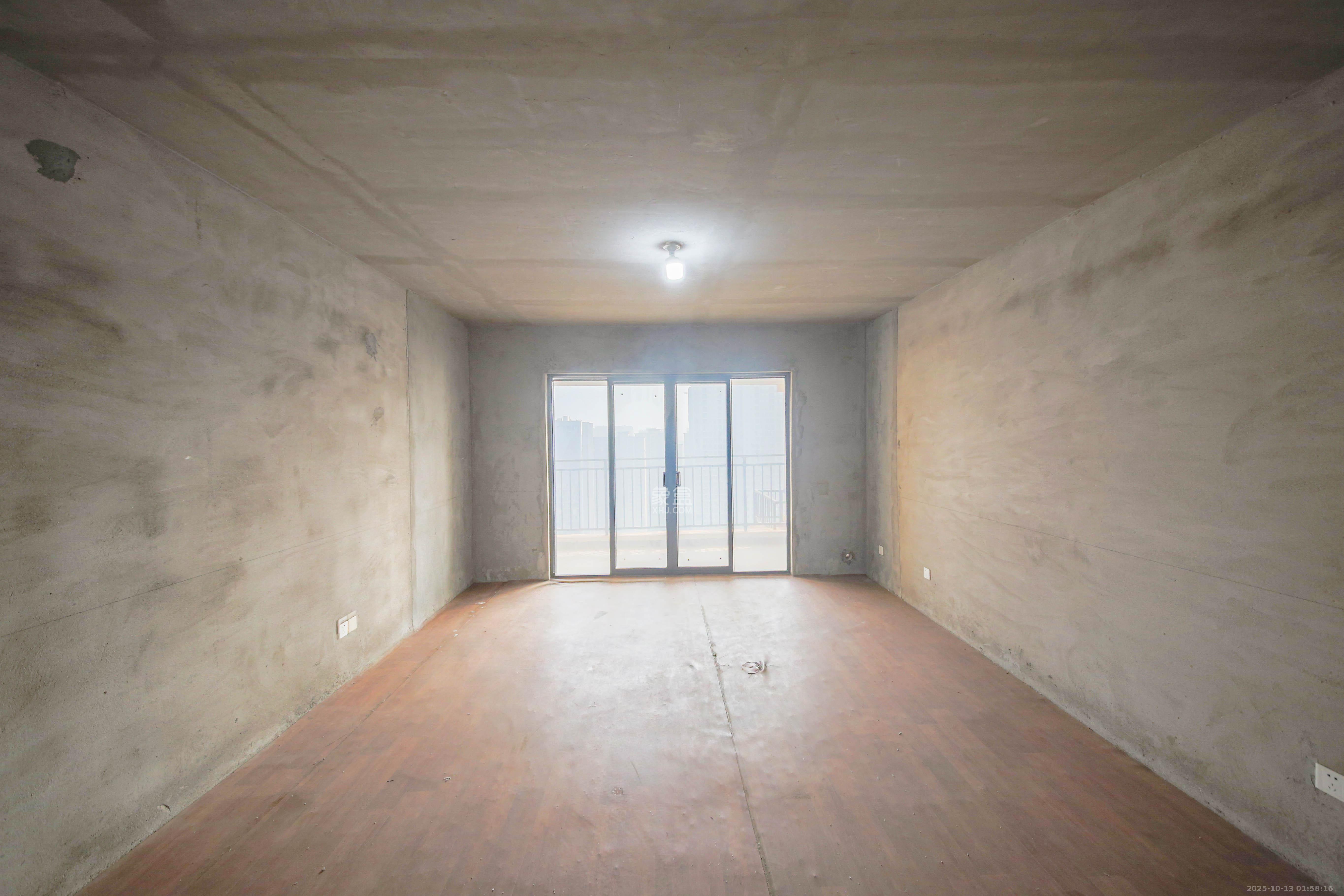 兴隆景苑 3室2厅2卫 130.0万 兴隆景苑 3室2厅2卫 130.0万客厅