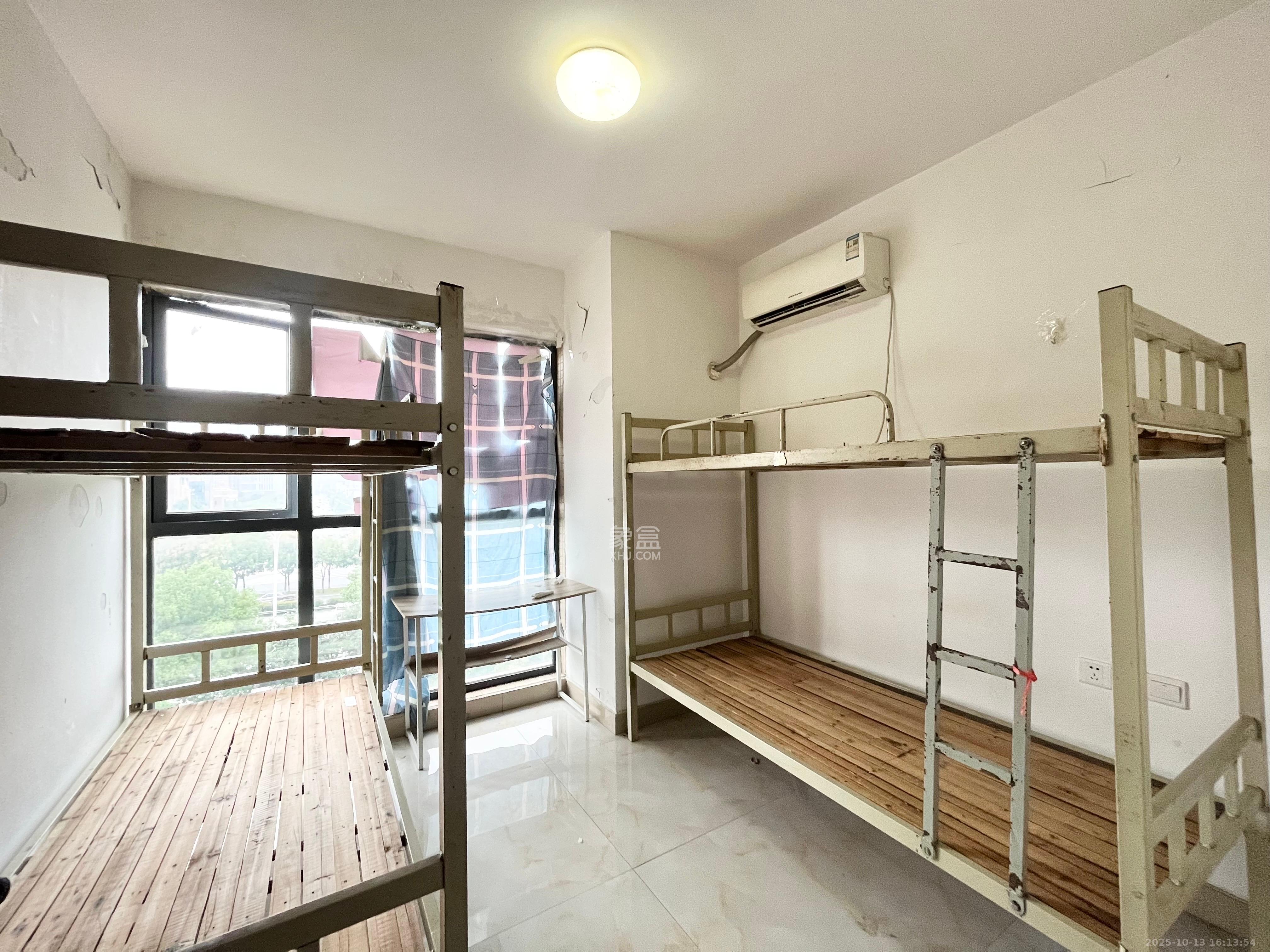 保利麓谷林语E区 3室2厅1卫 2000.0元/月 保利麓谷林语E区 3室2厅1卫 2000.0元/月室内图