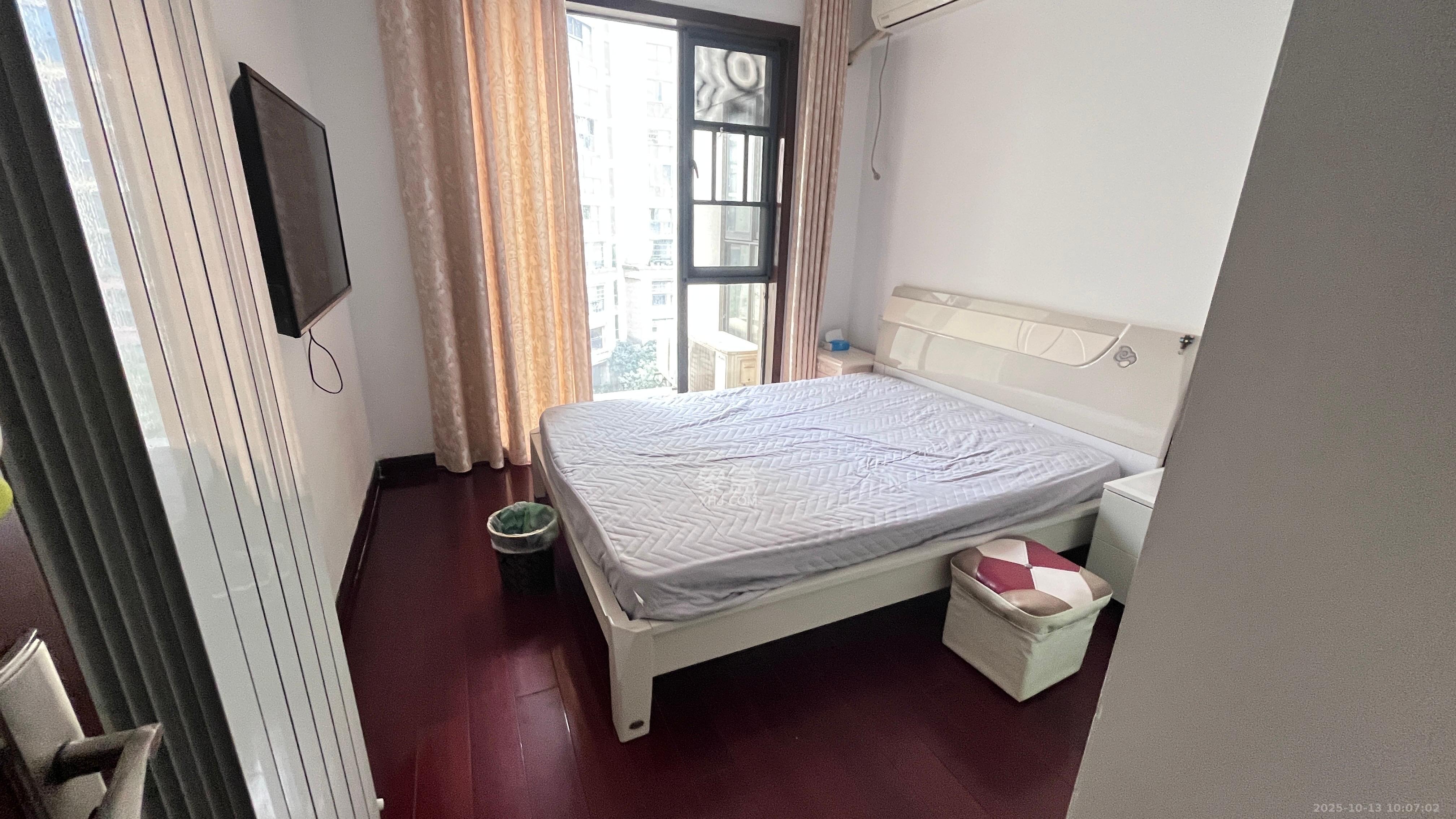 卓越蔚蓝海岸二期  3室2厅2卫    3500.0元/月室内图