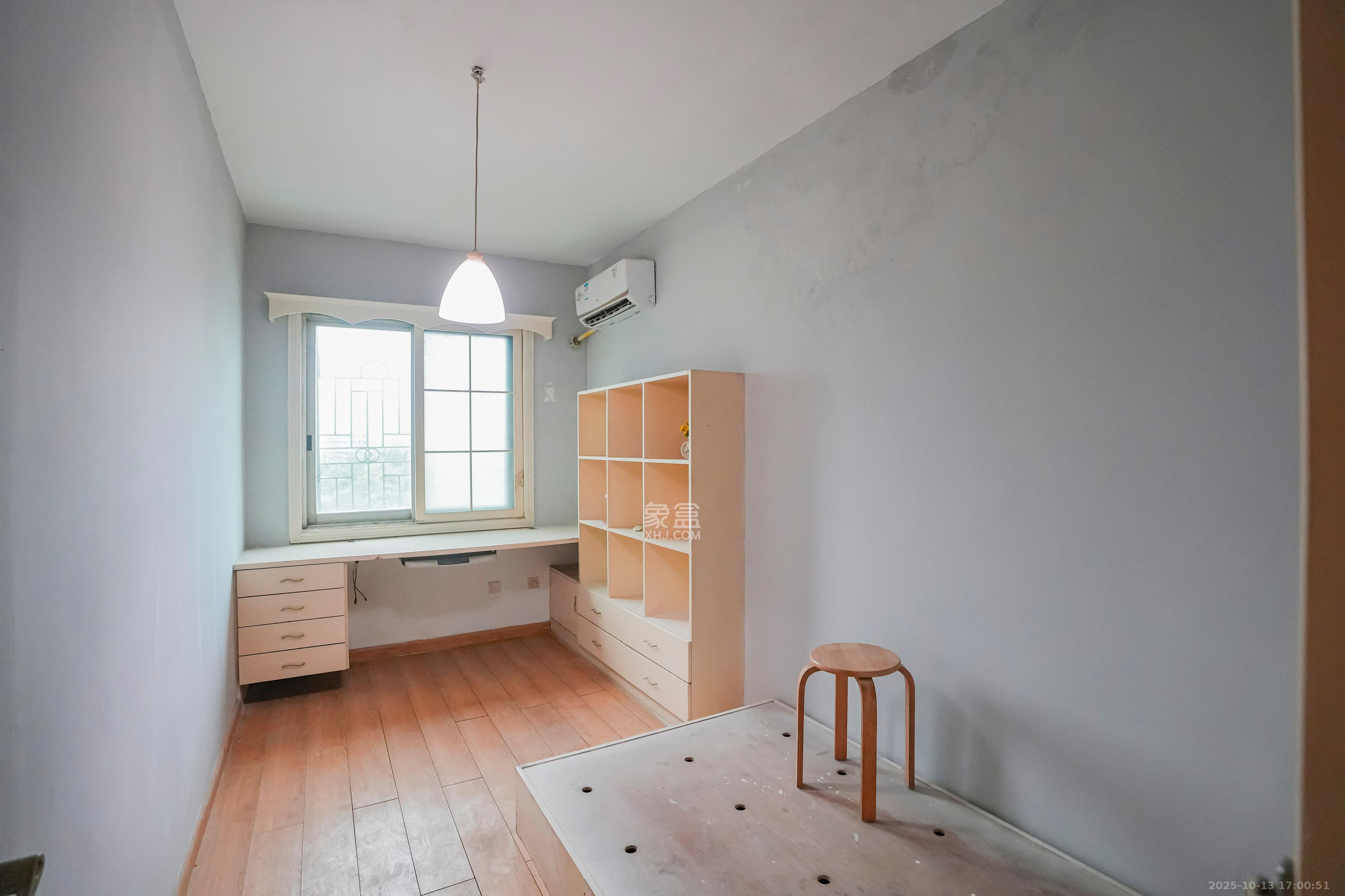 南天花园  1室2厅2卫    88.0万卧室