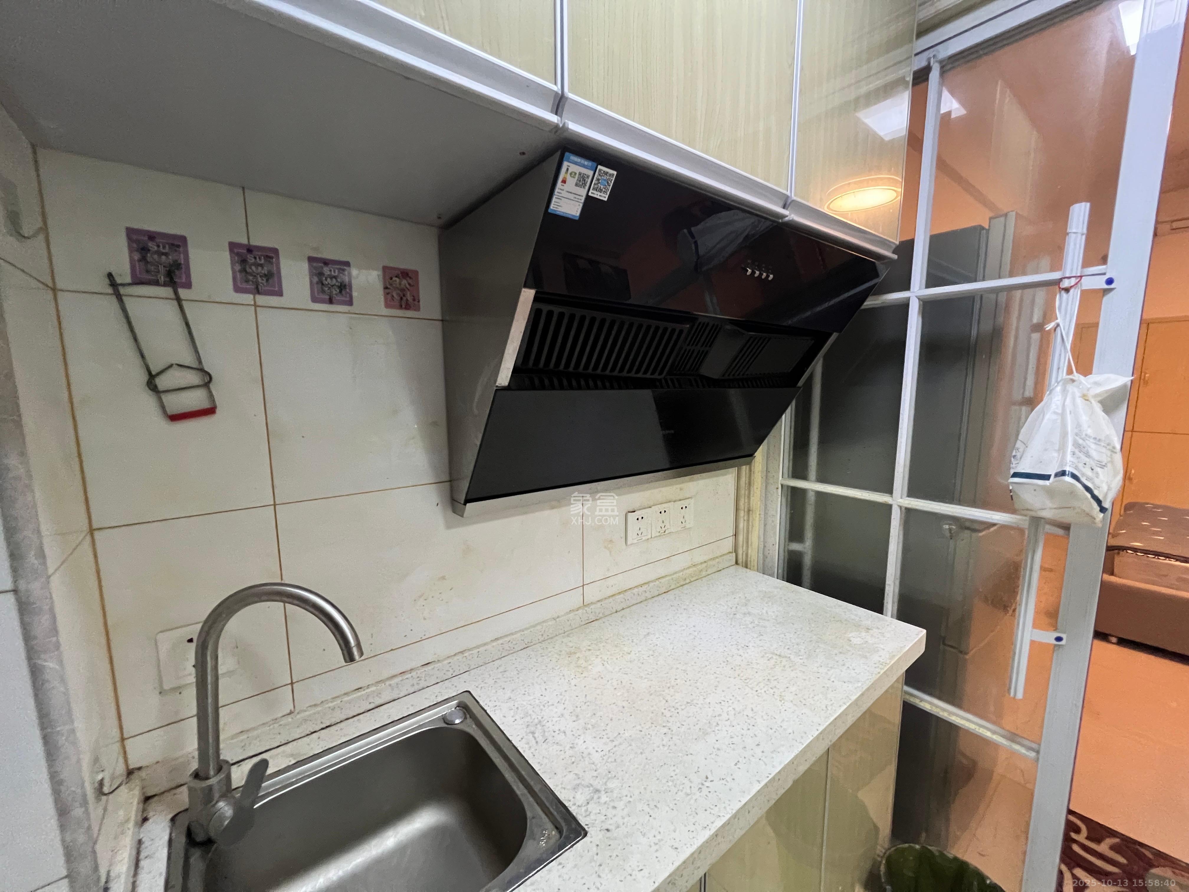 东盈商业广场（华泉城市广场）  1室0厅0卫    1800.0元/月