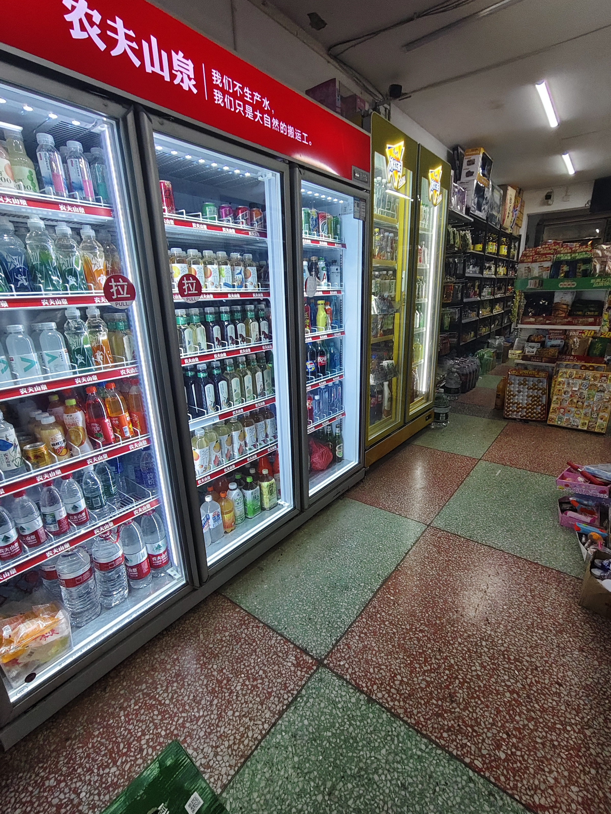 滨江花园  3室2厅2卫    118.0万客厅