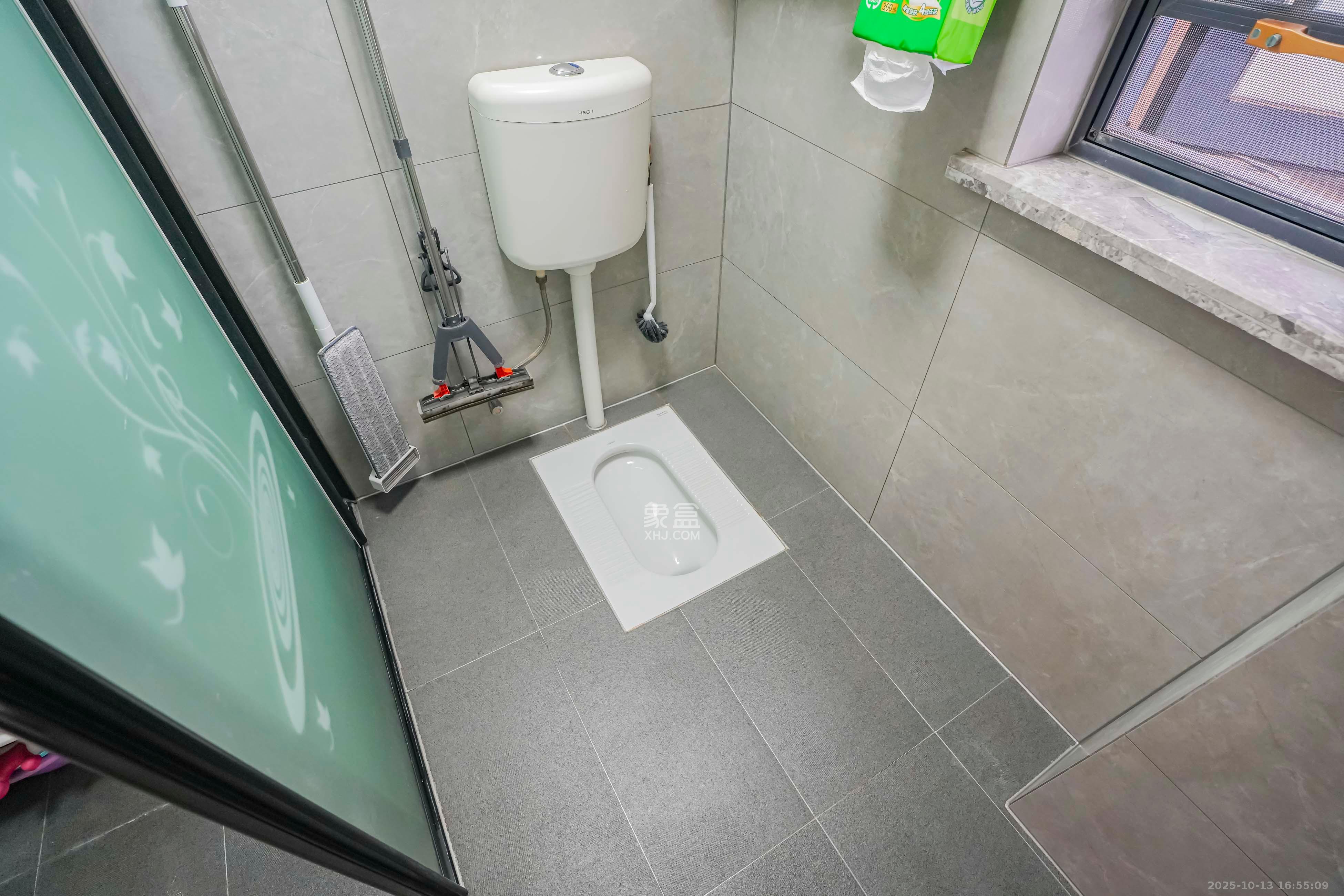 鑫利家园  2室2厅1卫    65.0万卫生间